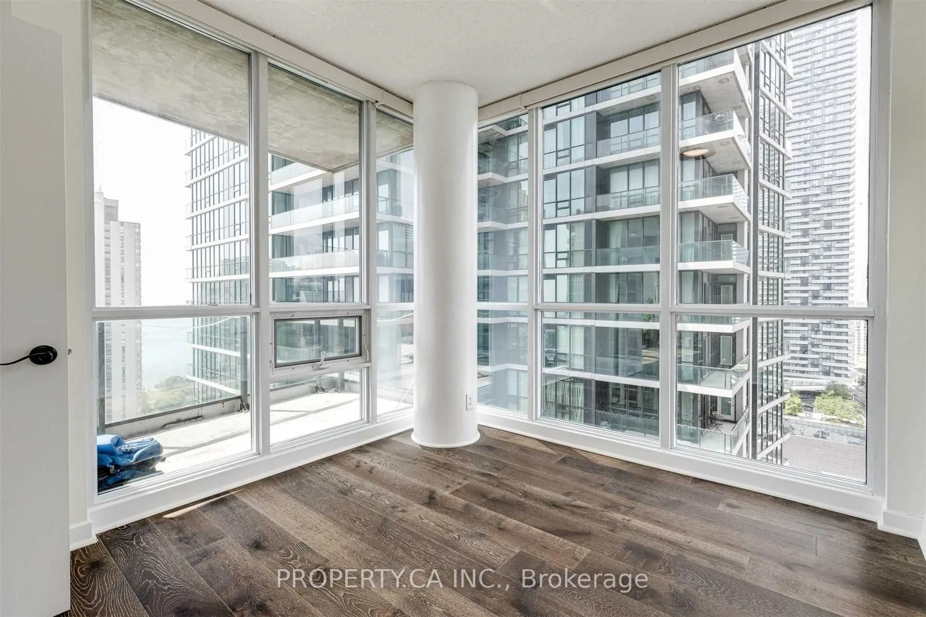 18 Harbour Street, #2410