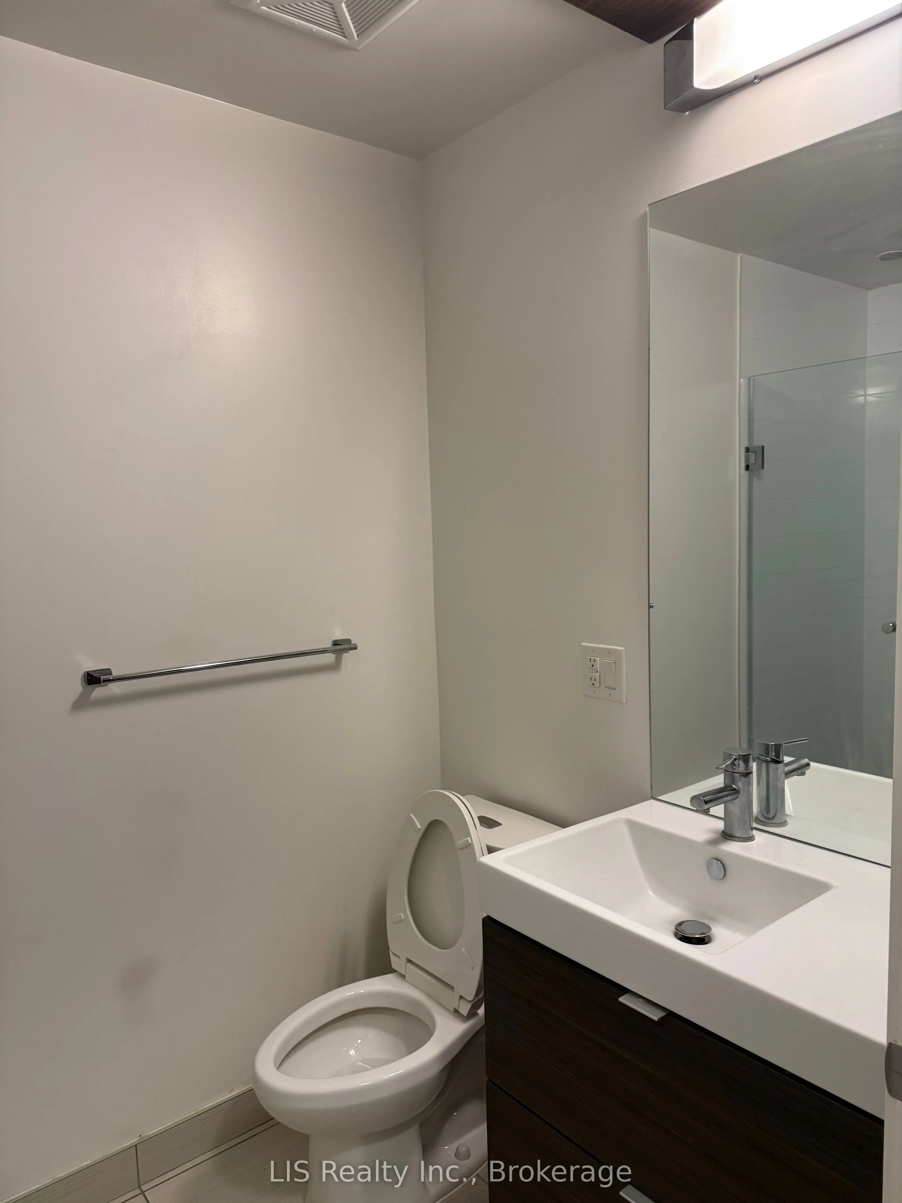 62 Forest Manor Road, #605
