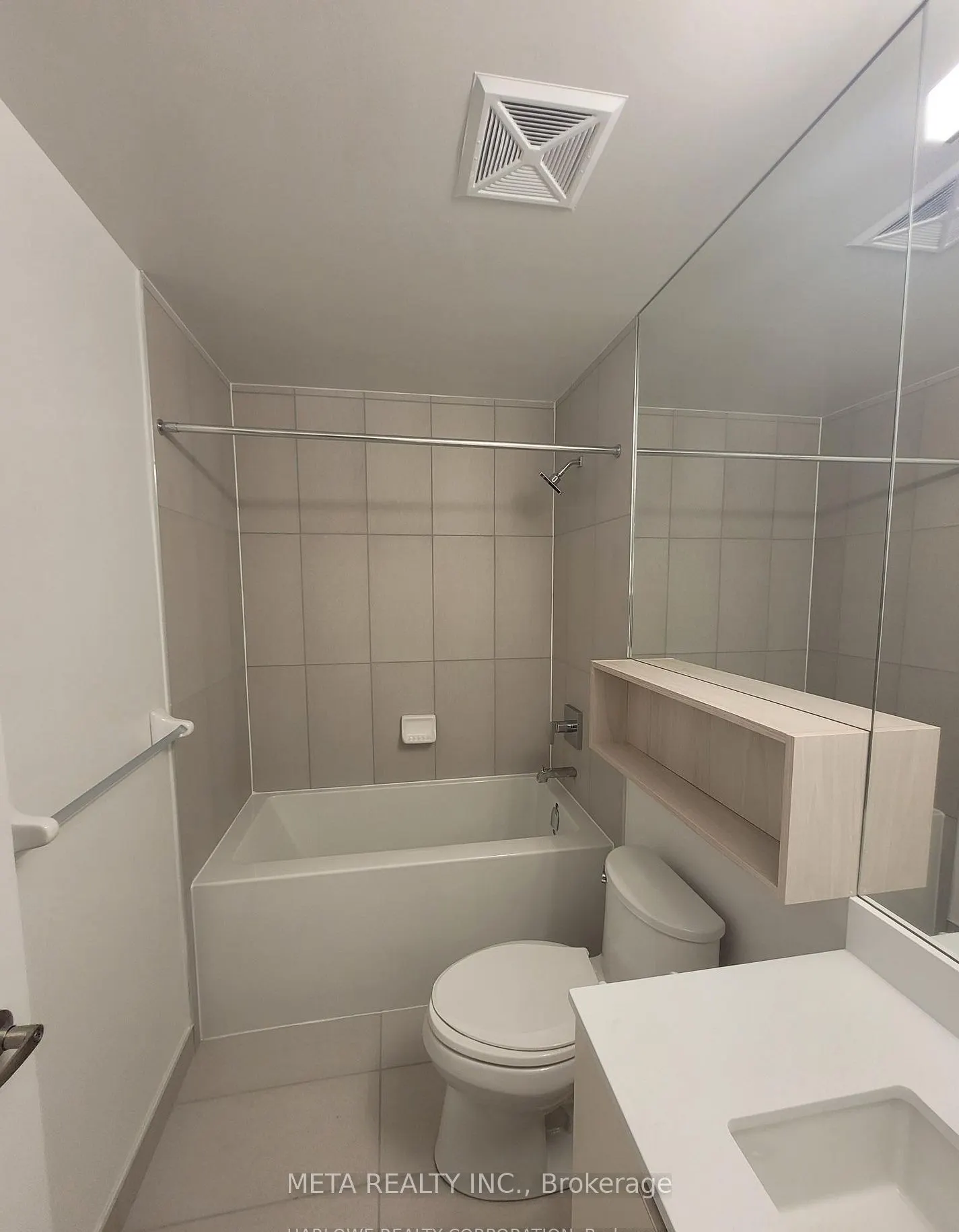 121 Lower Sherbourne Street, #946