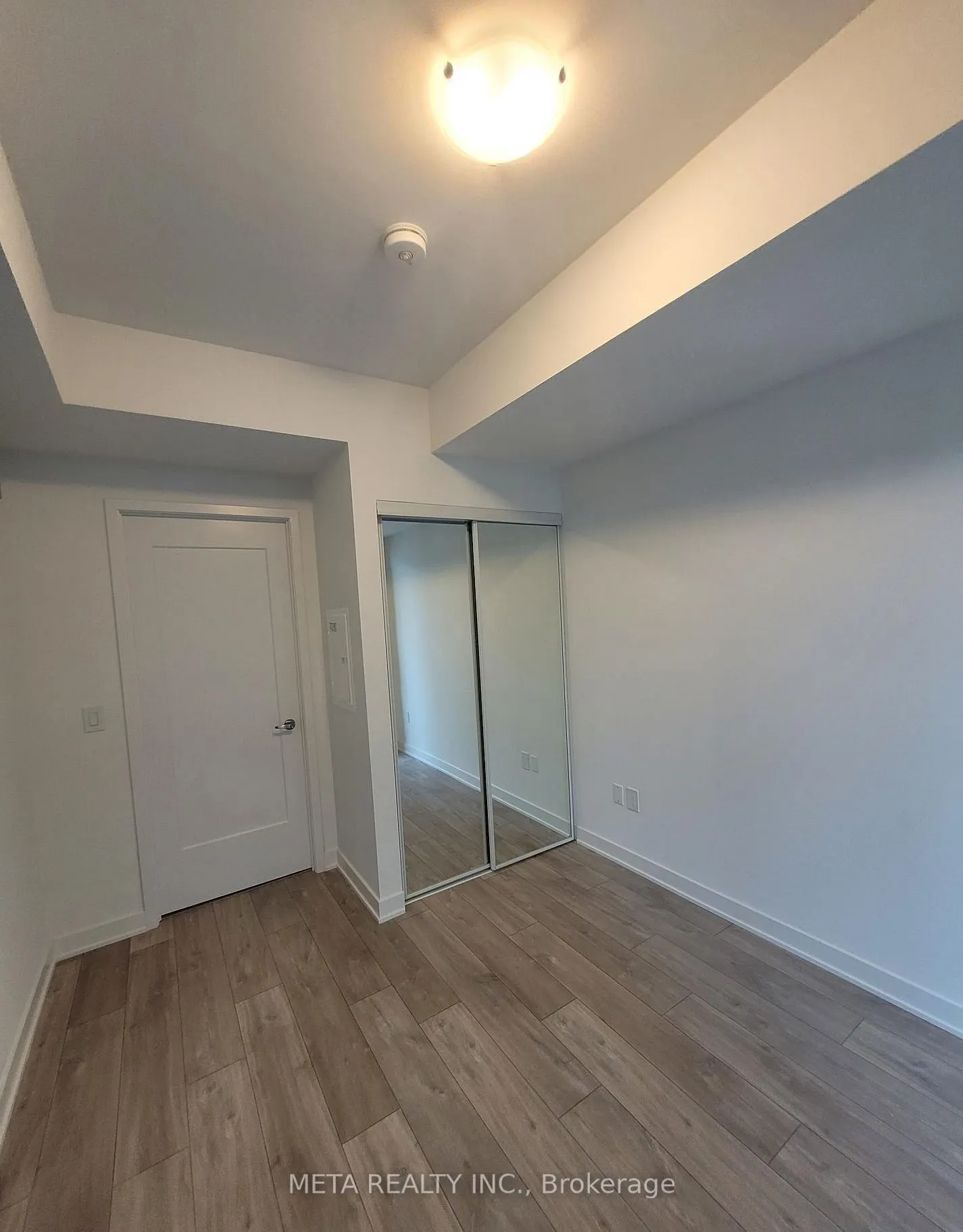 121 Lower Sherbourne Street, #946