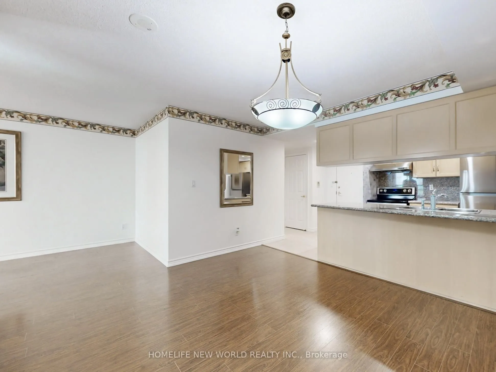 168 Simcoe Street, #303