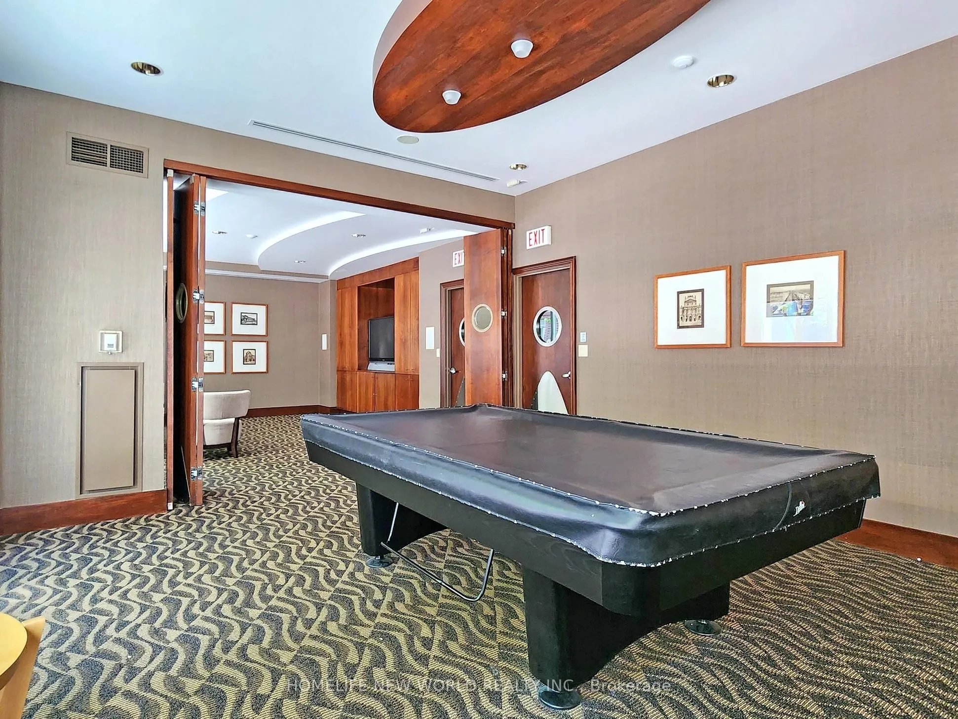 168 Simcoe Street, #303