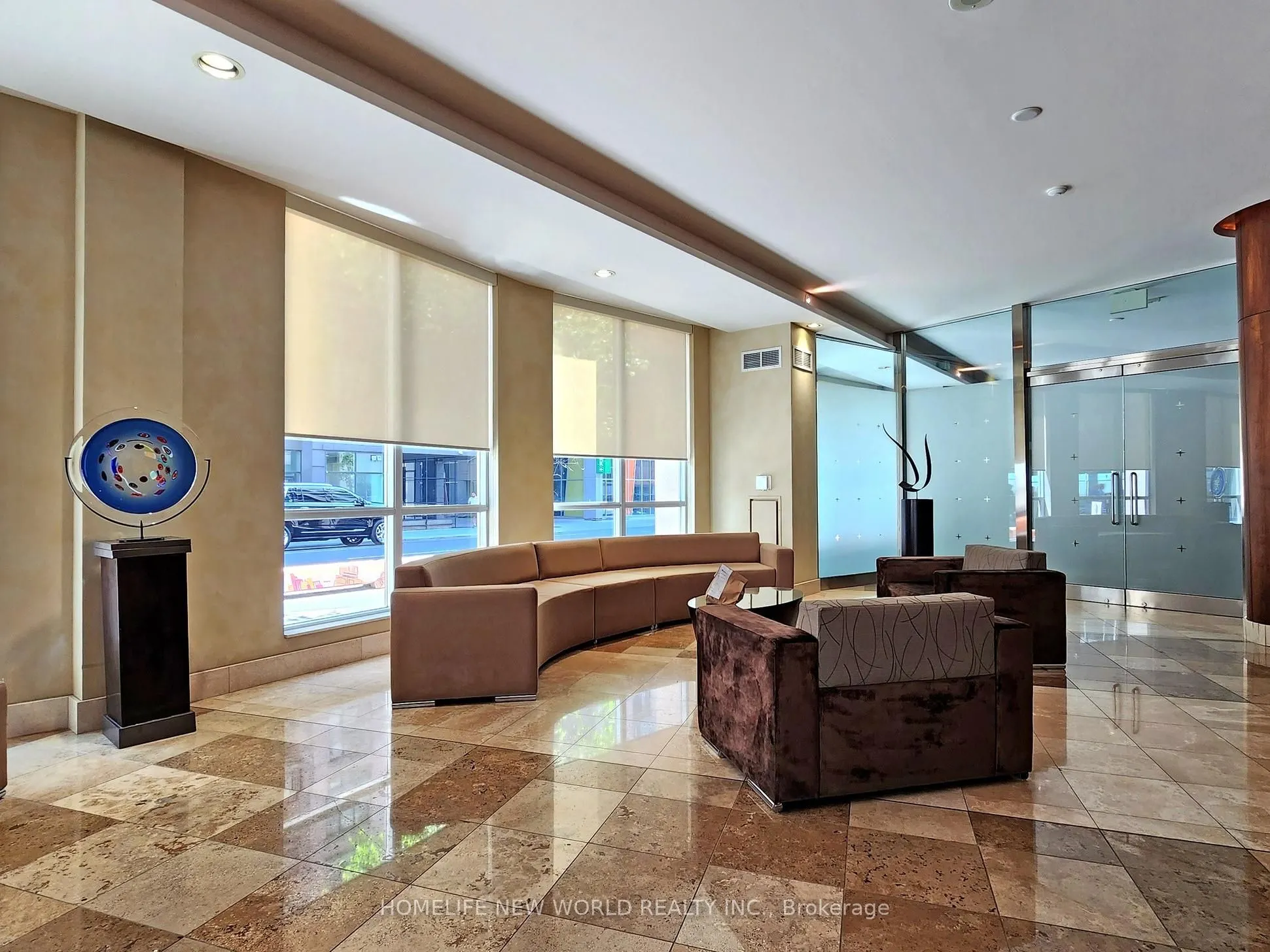 168 Simcoe Street, #303