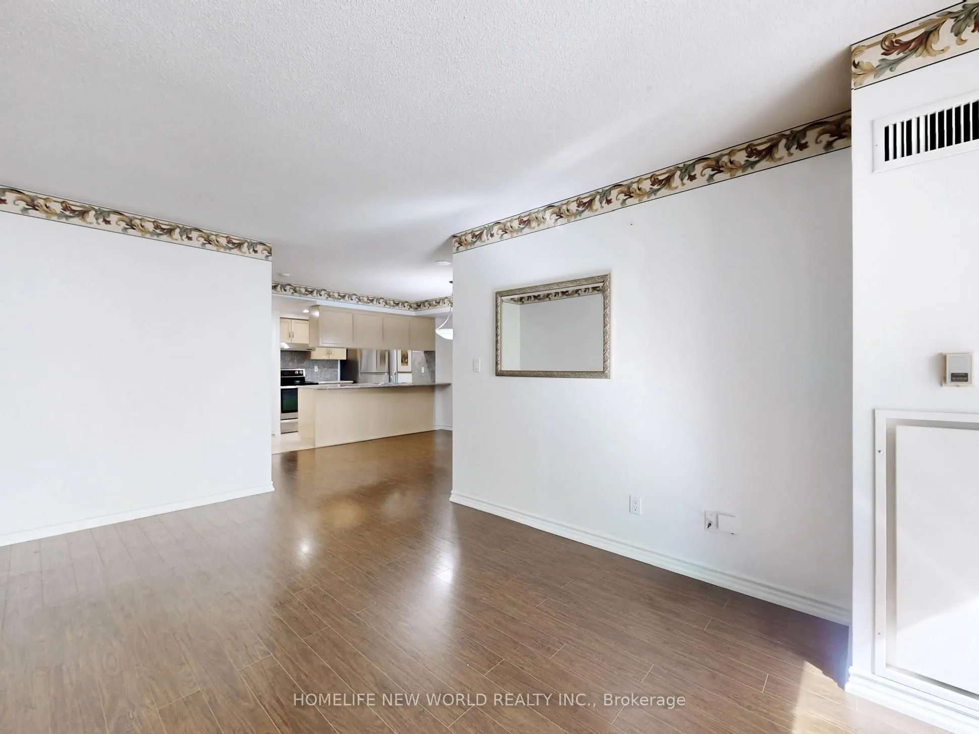 168 Simcoe Street, #303