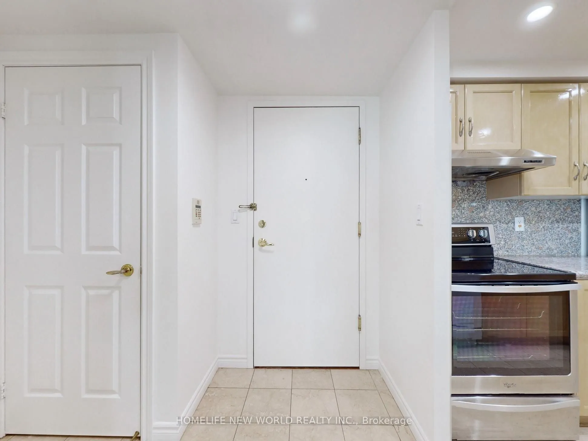 168 Simcoe Street, #303