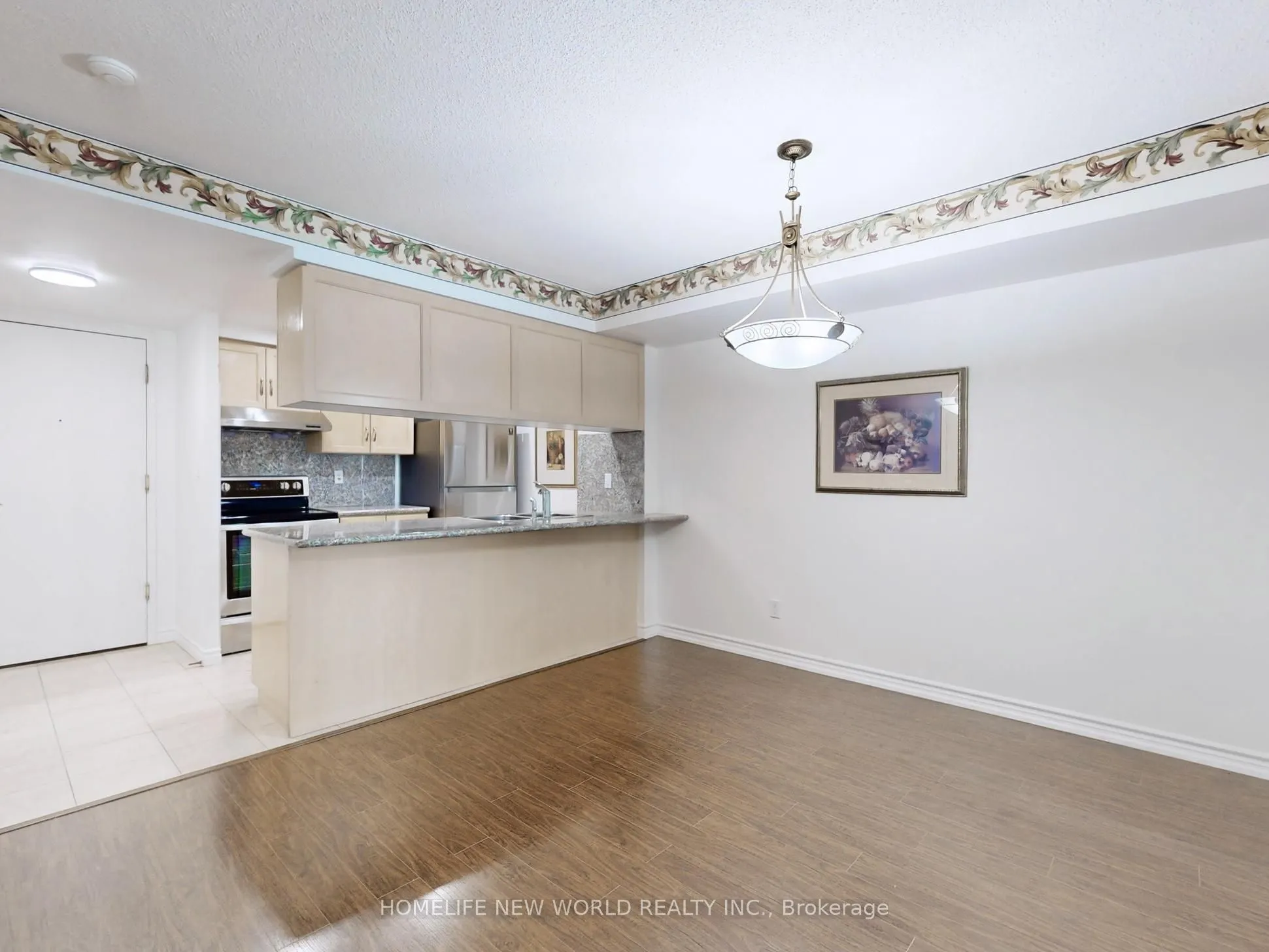 168 Simcoe Street, #303