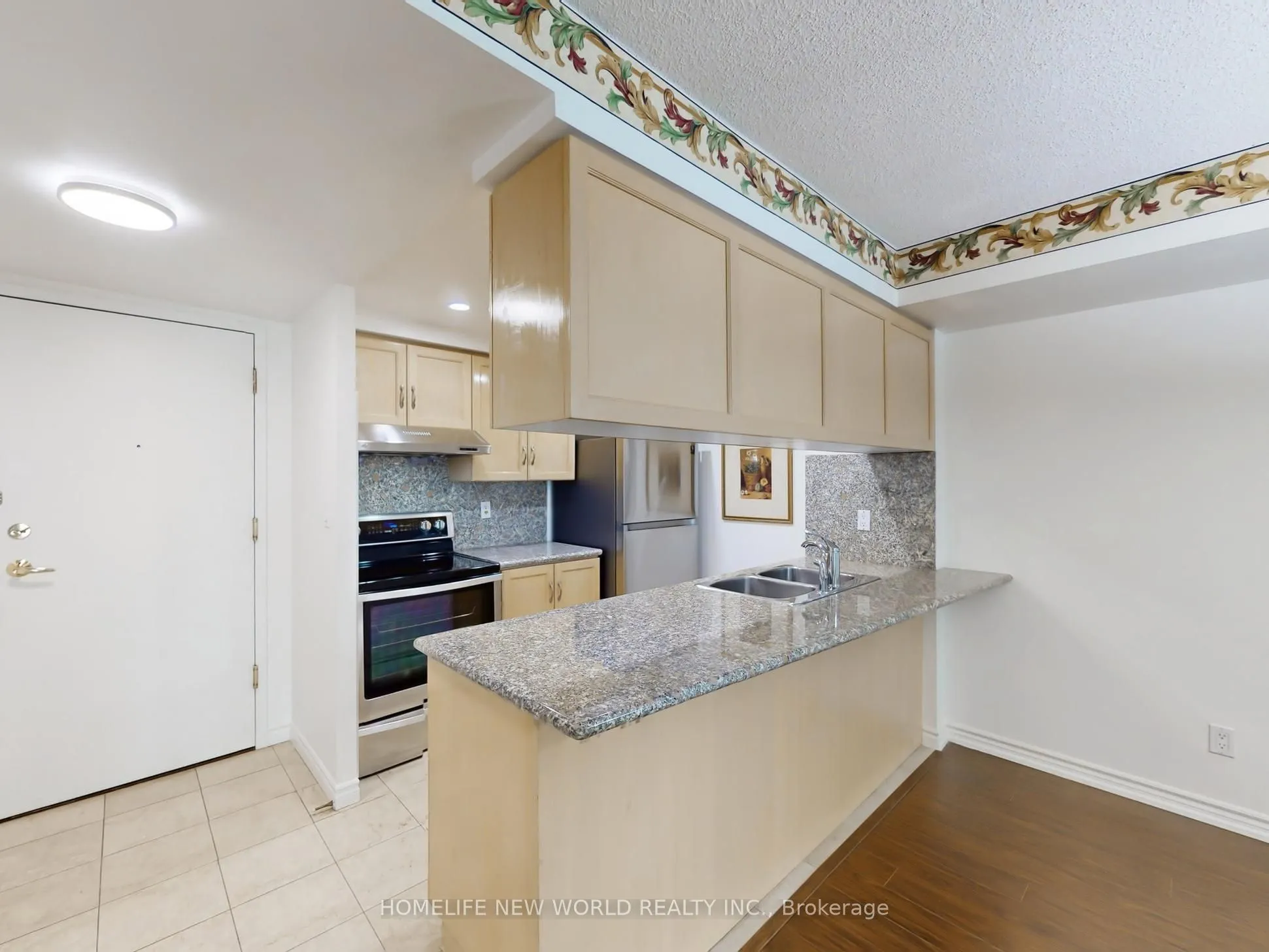 168 Simcoe Street, #303