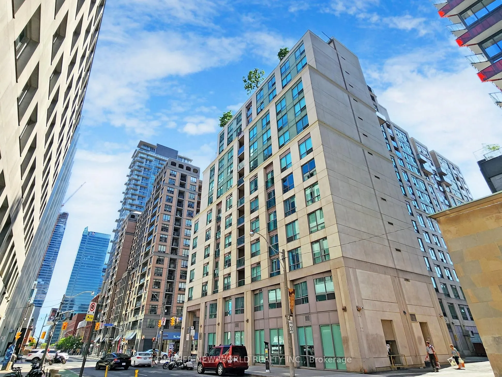 168 Simcoe Street, #303