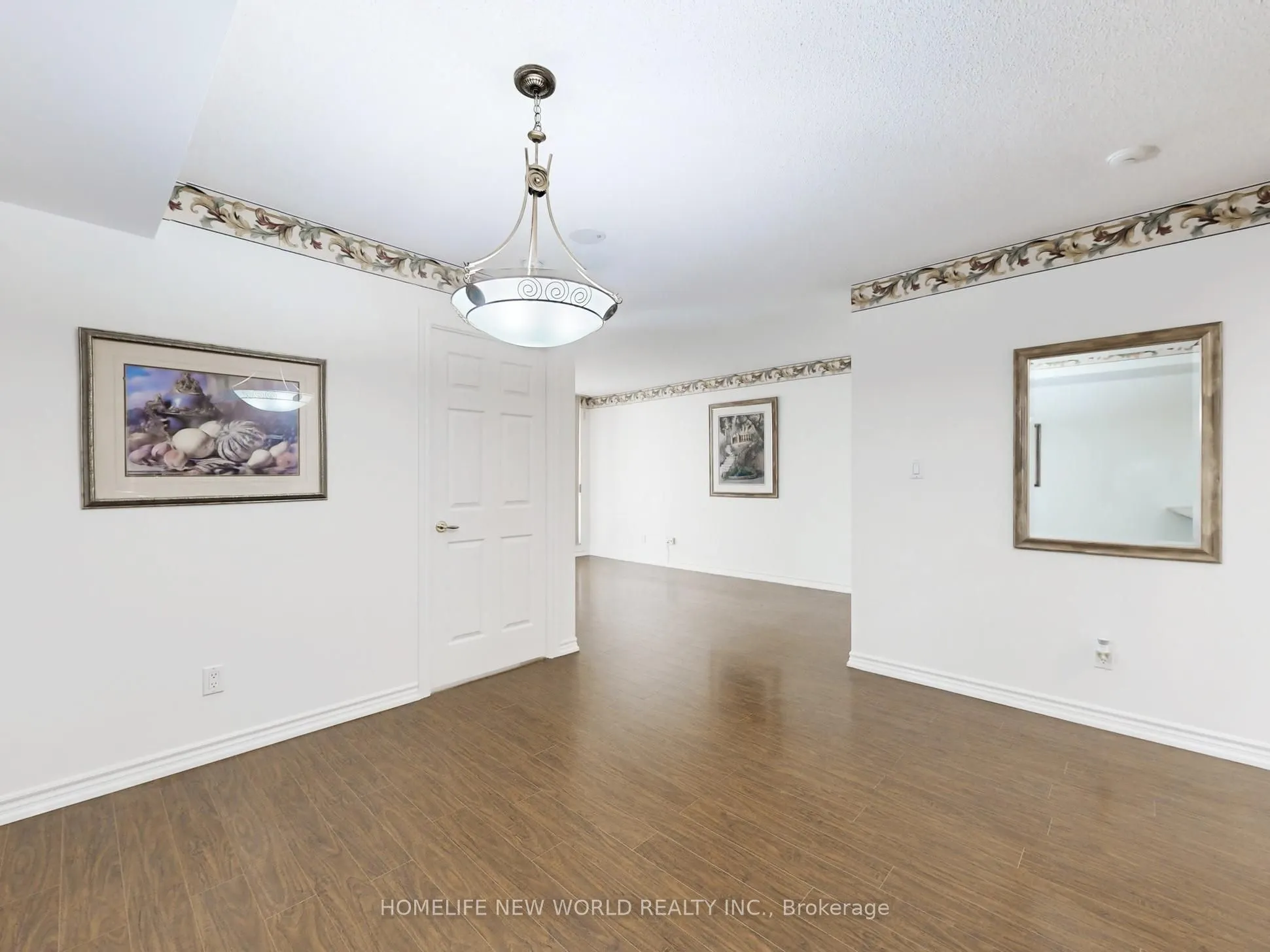 168 Simcoe Street, #303