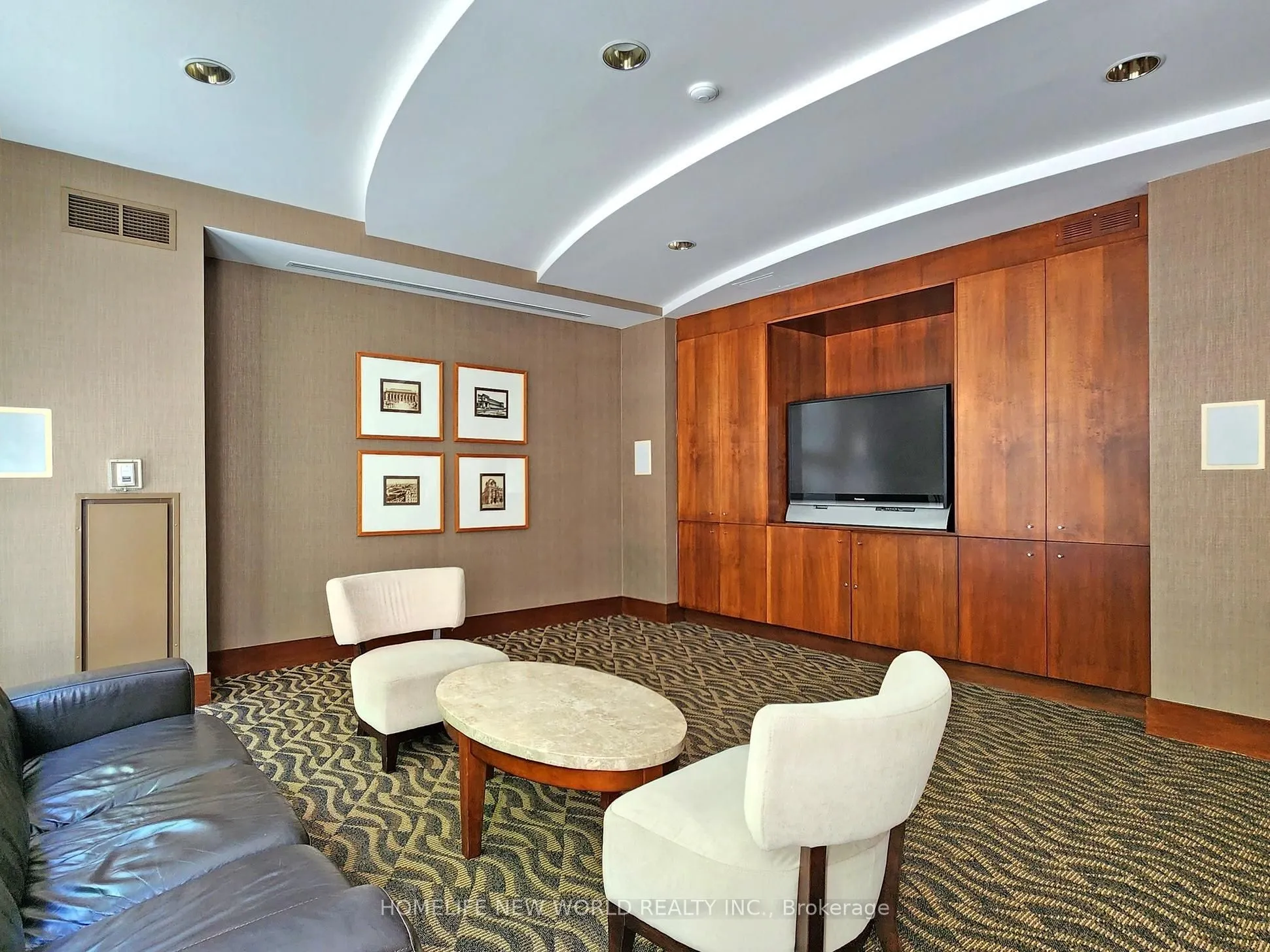 168 Simcoe Street, #303