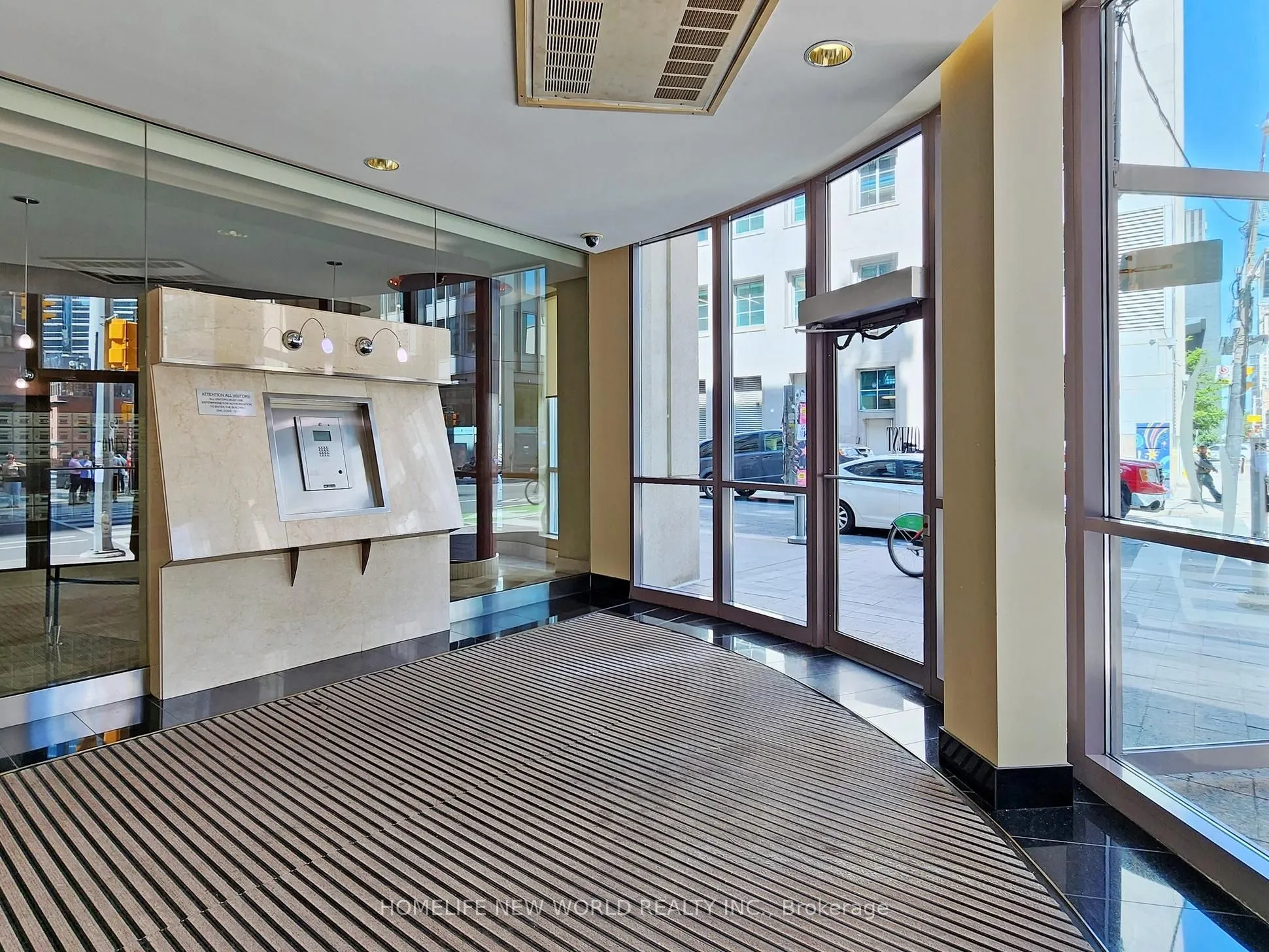 168 Simcoe Street, #303