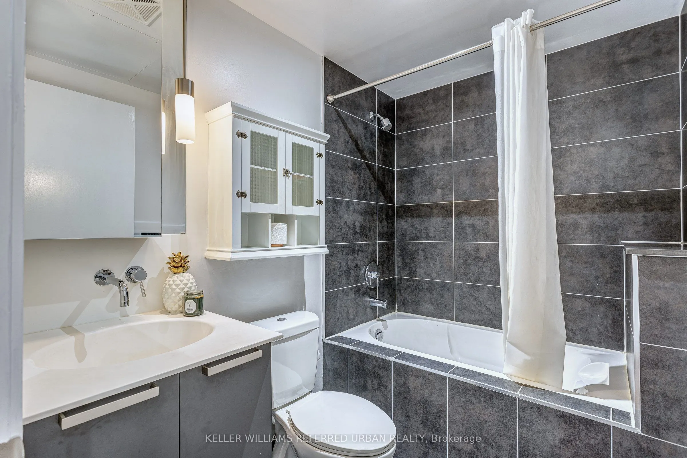 650 King Street W, #201