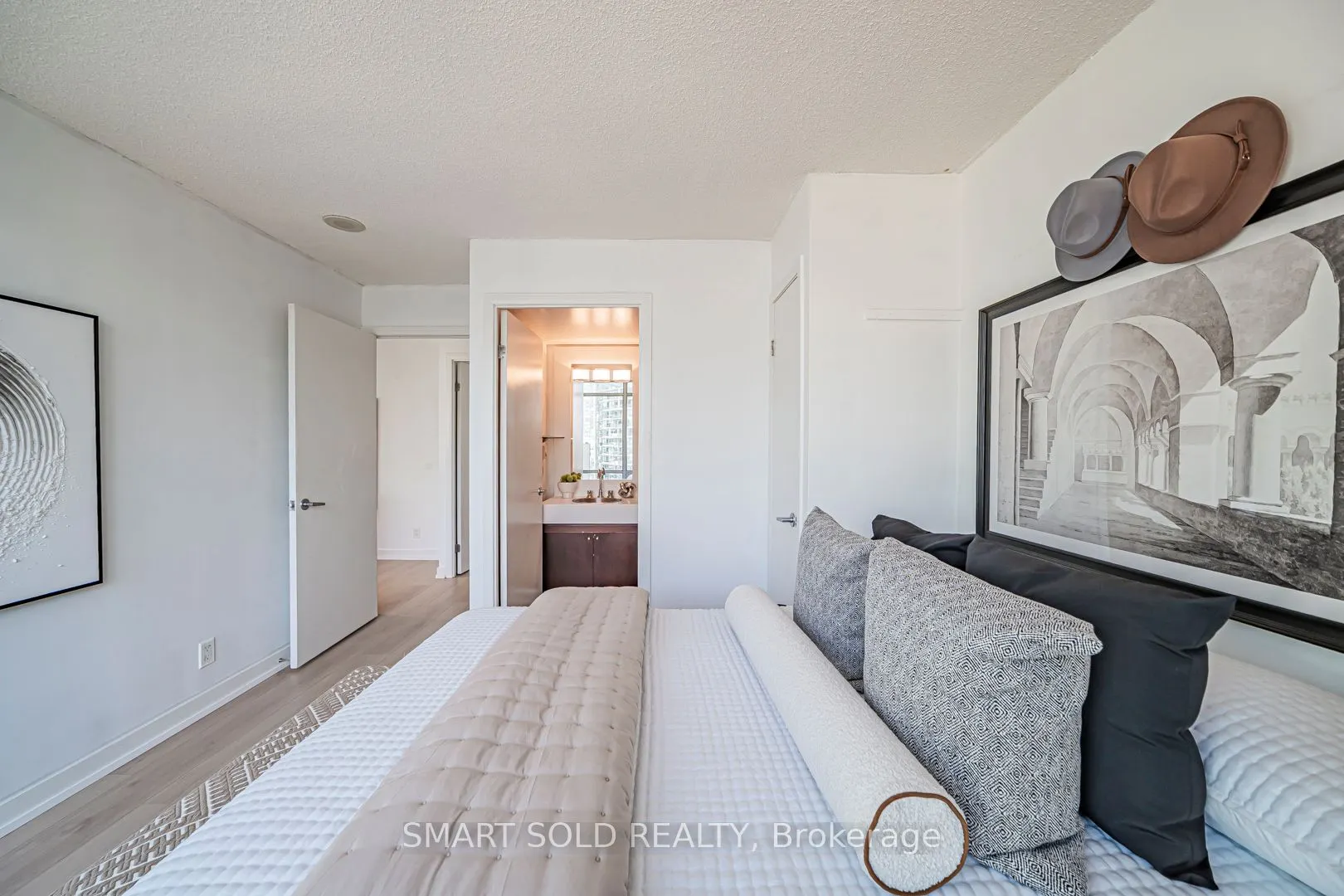 81 Navy Wharf Court, #2710