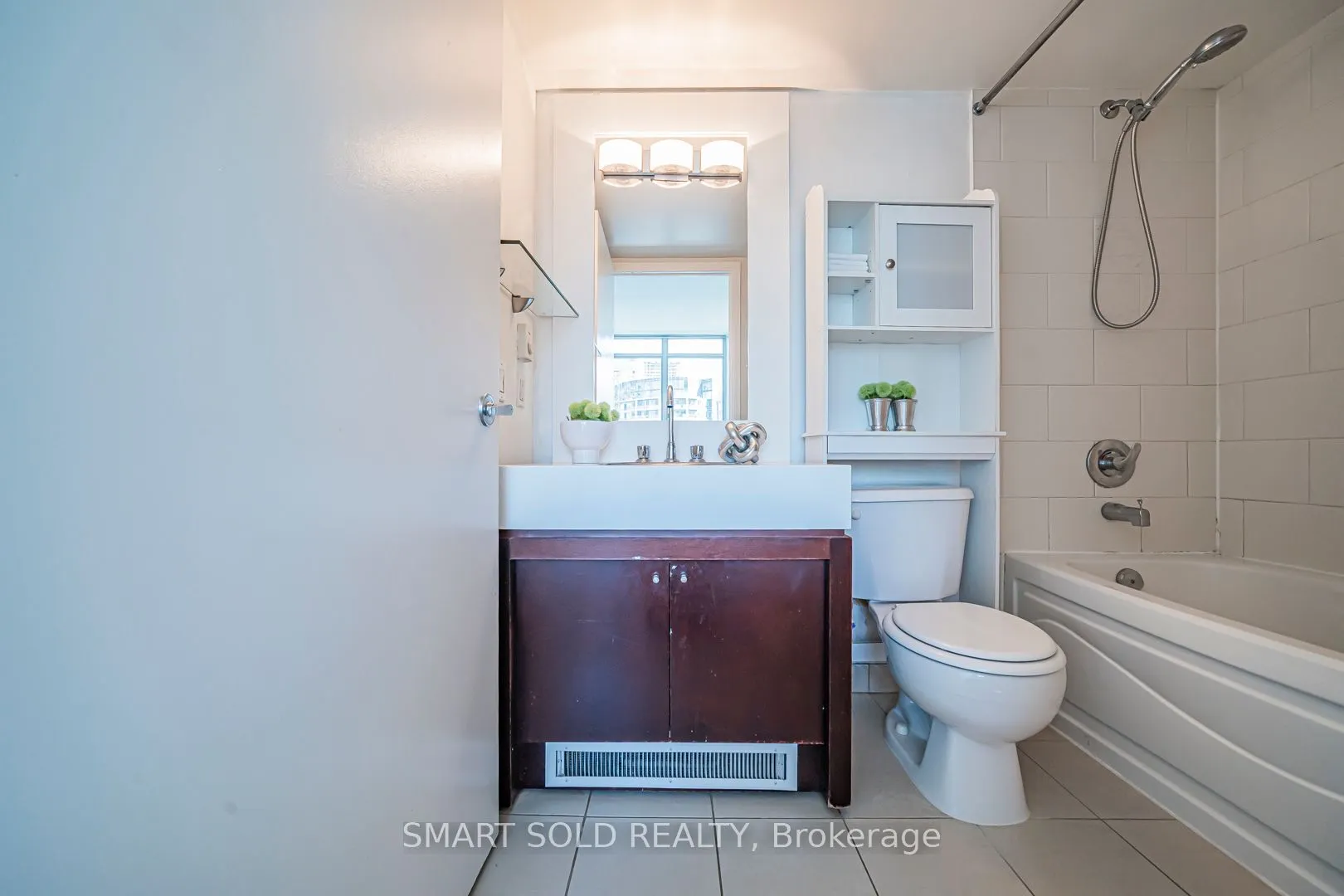 81 Navy Wharf Court, #2710