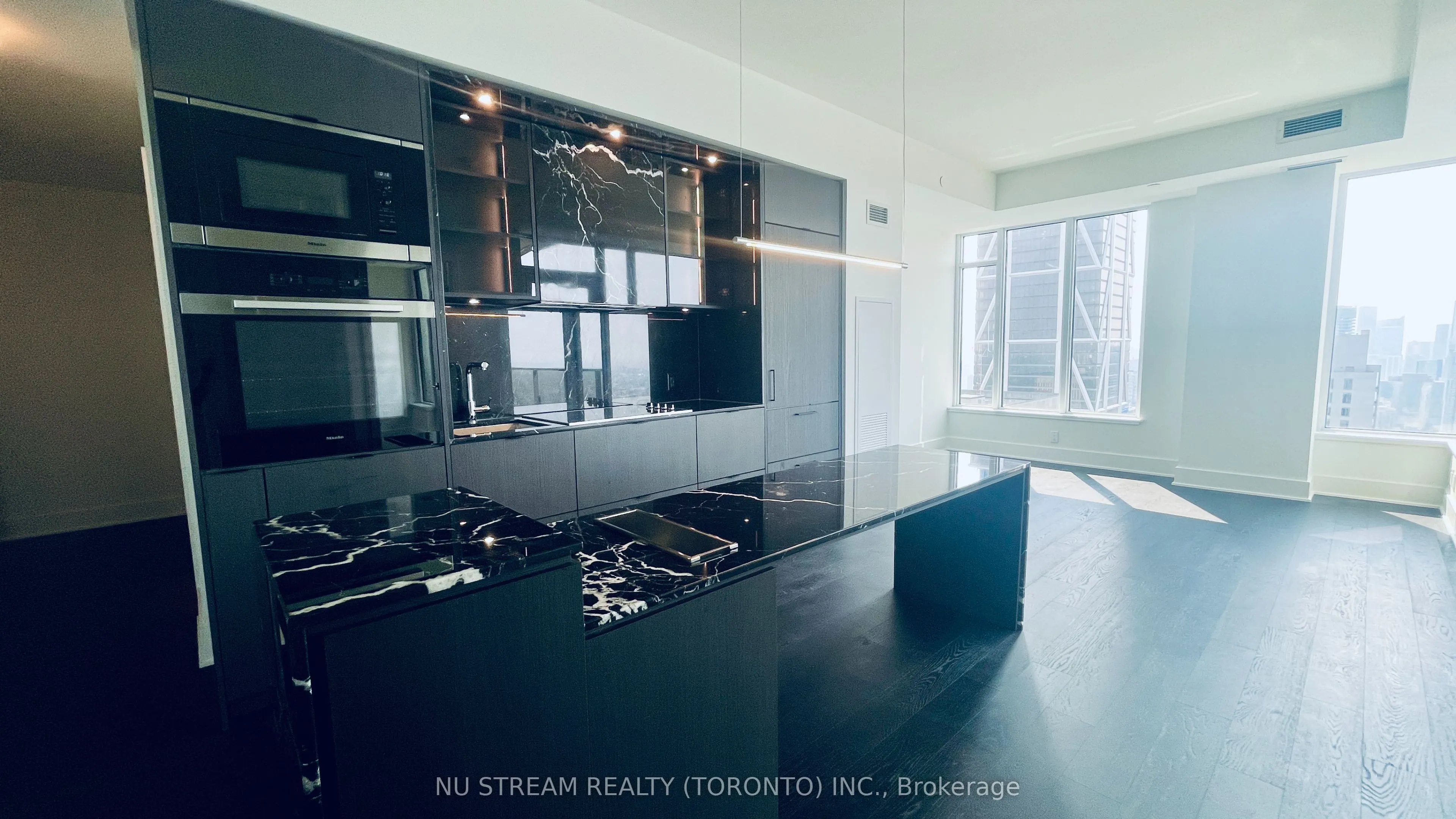 11 Yorkville Avenue, #4809