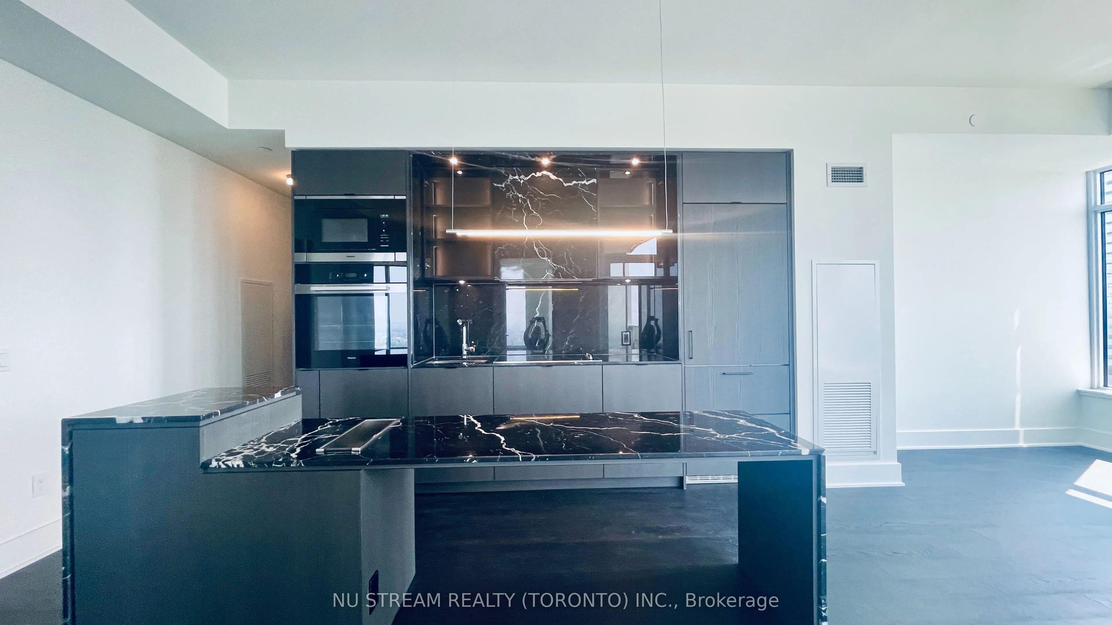 11 Yorkville Avenue, #4809