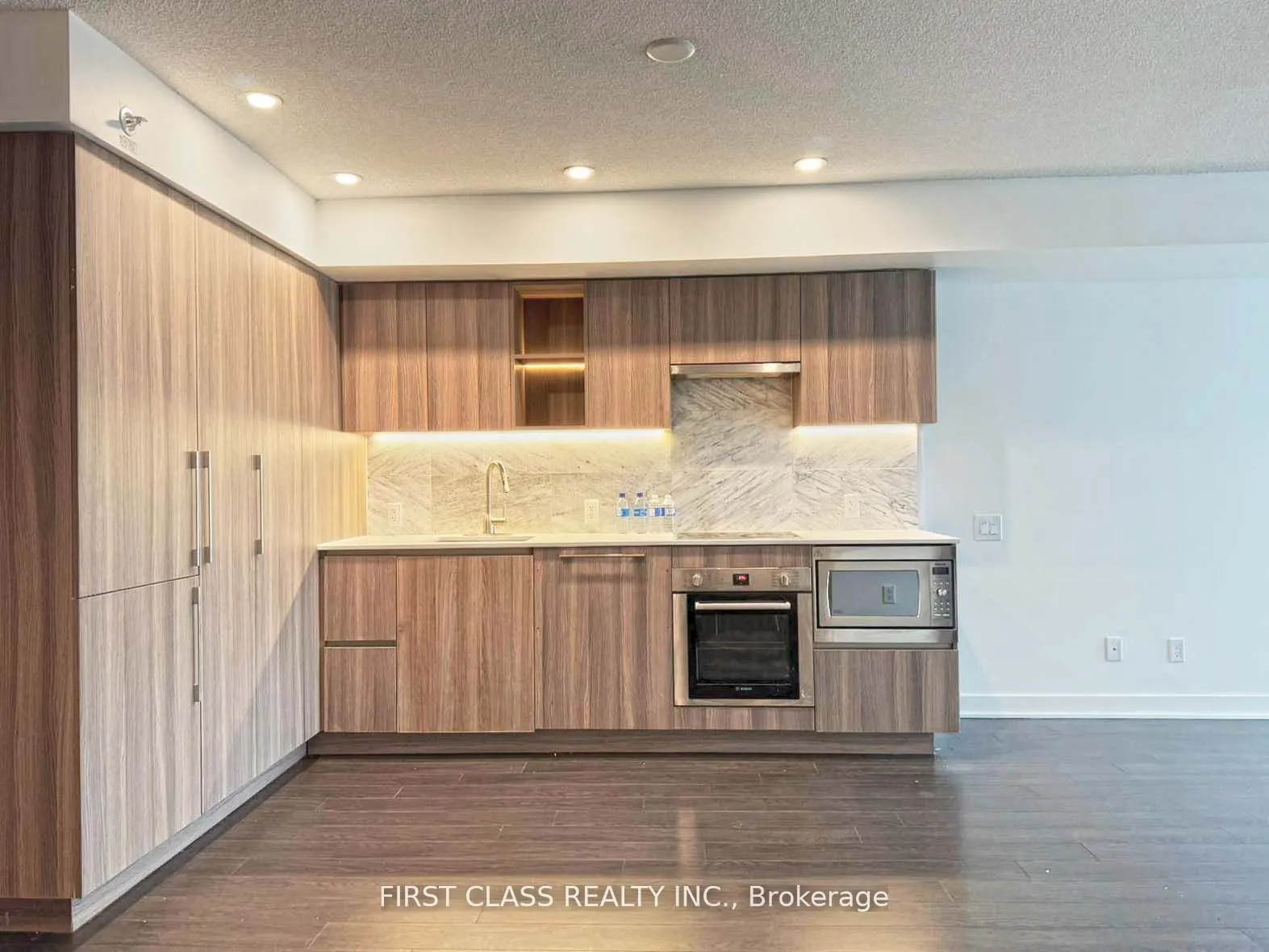 19 Bathurst St Street, #2008
