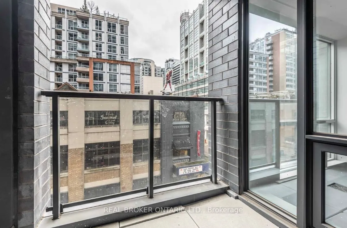 115 Blue Jays Way, #518
