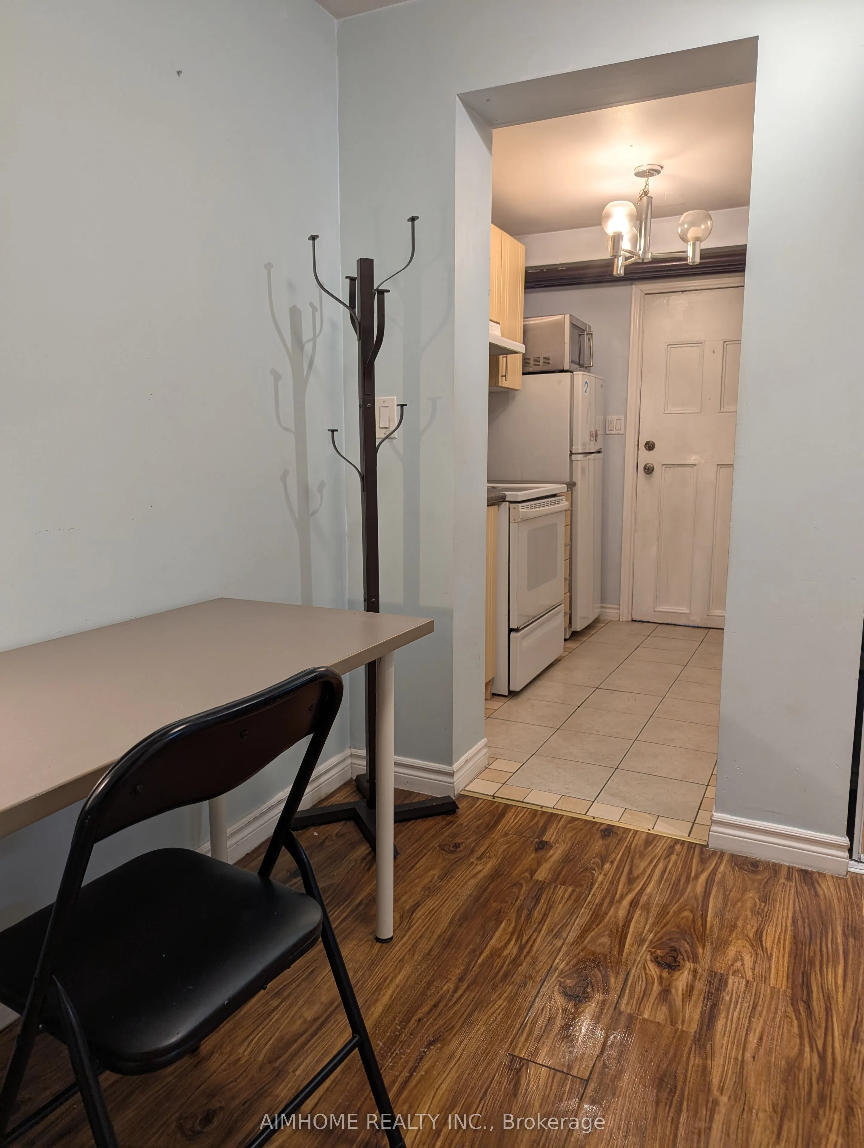 907 College Street, #B3