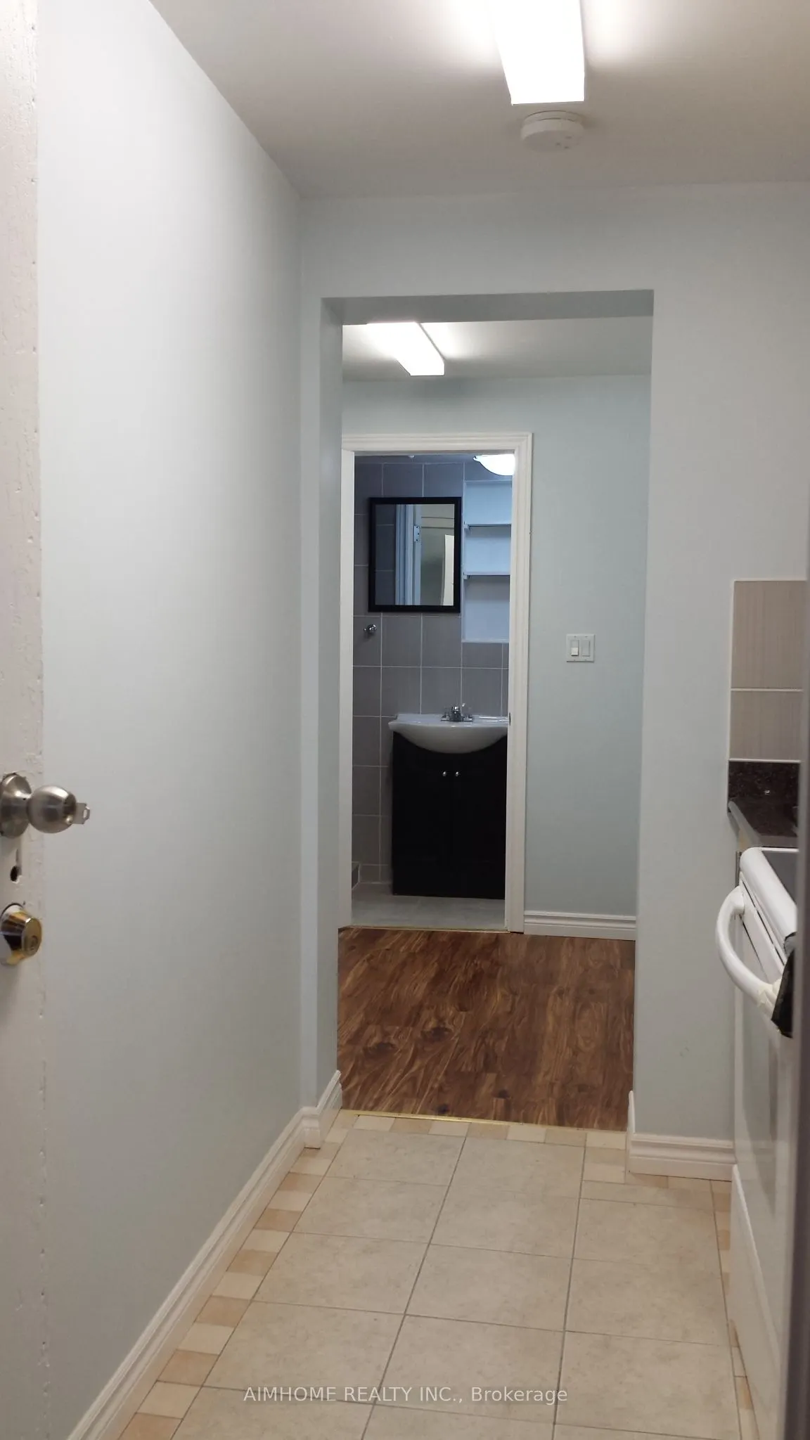 907 College Street, #B3
