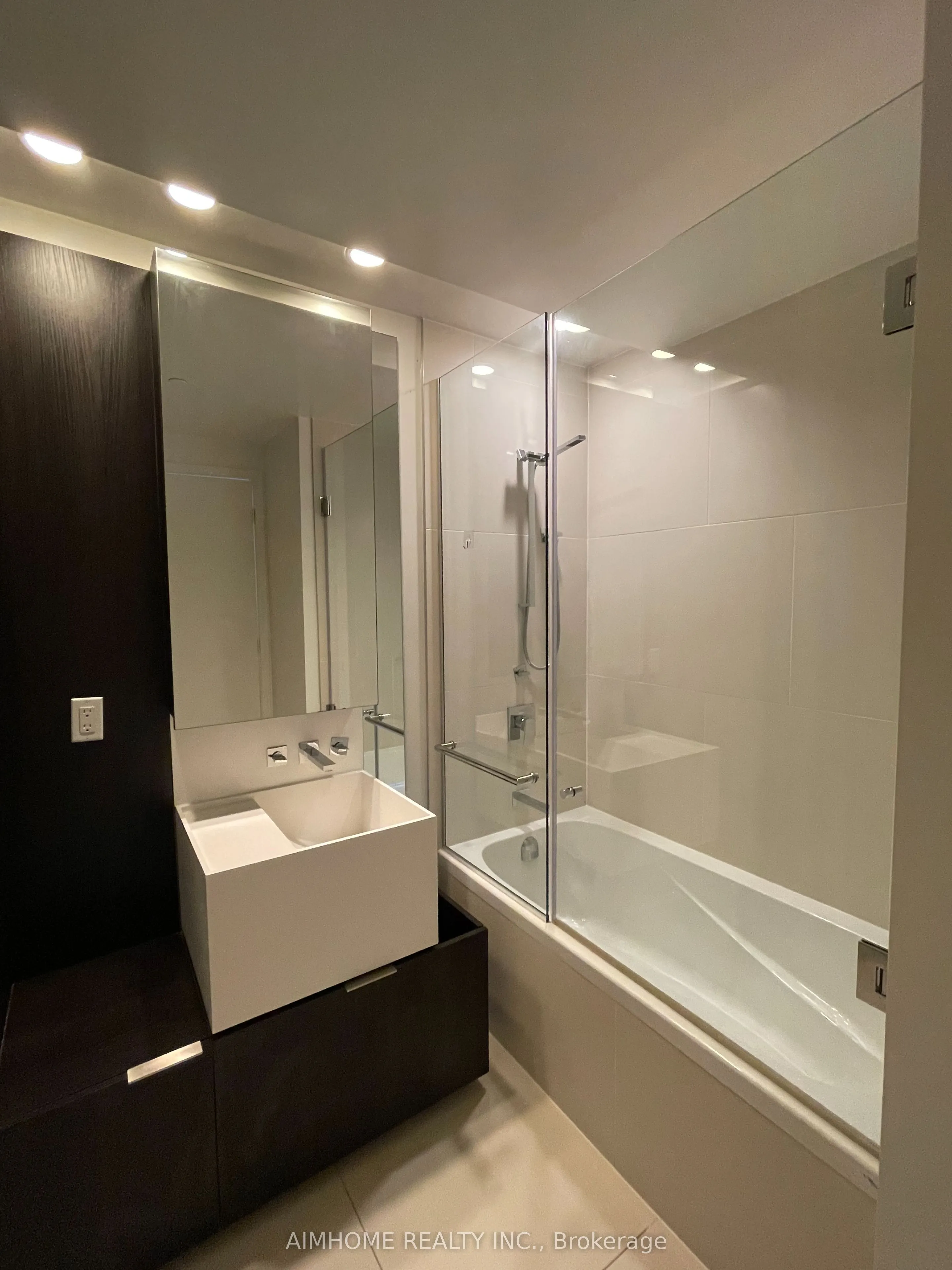 1 Bloor Street E, #1109