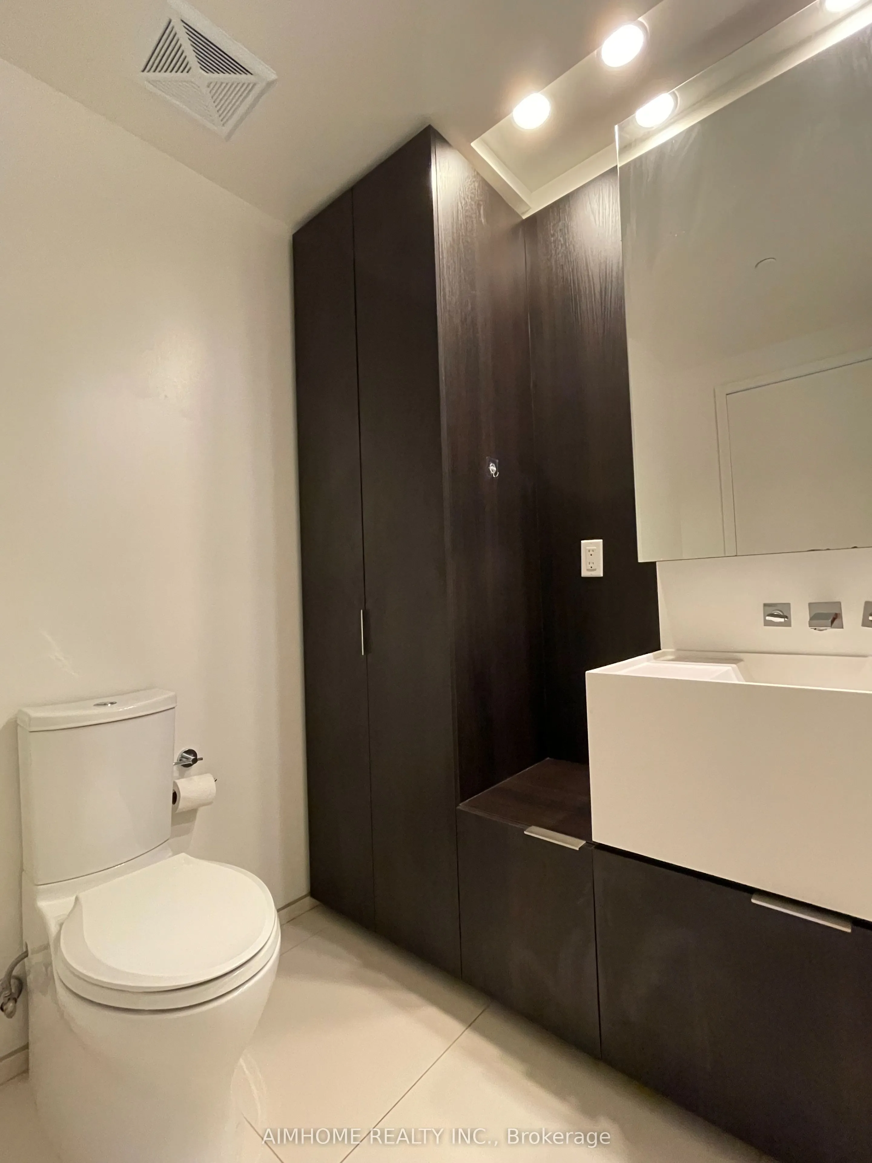 1 Bloor Street E, #1109
