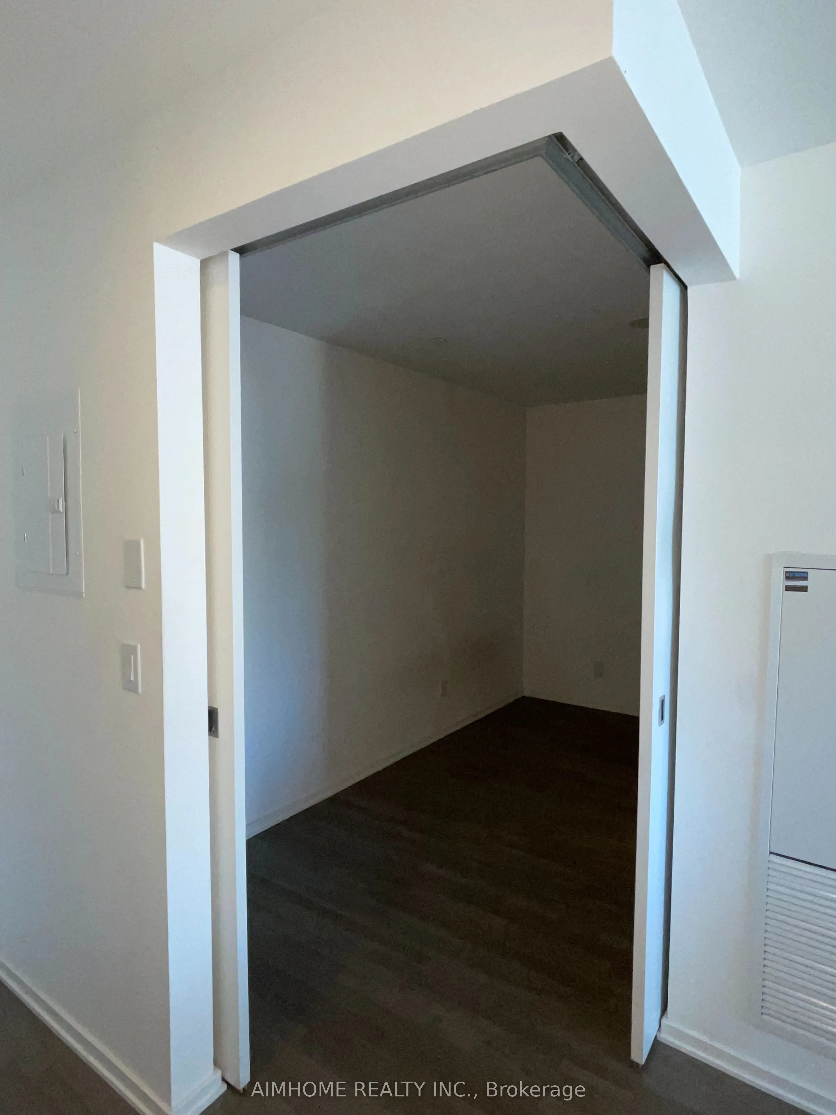 1 Bloor Street E, #1109