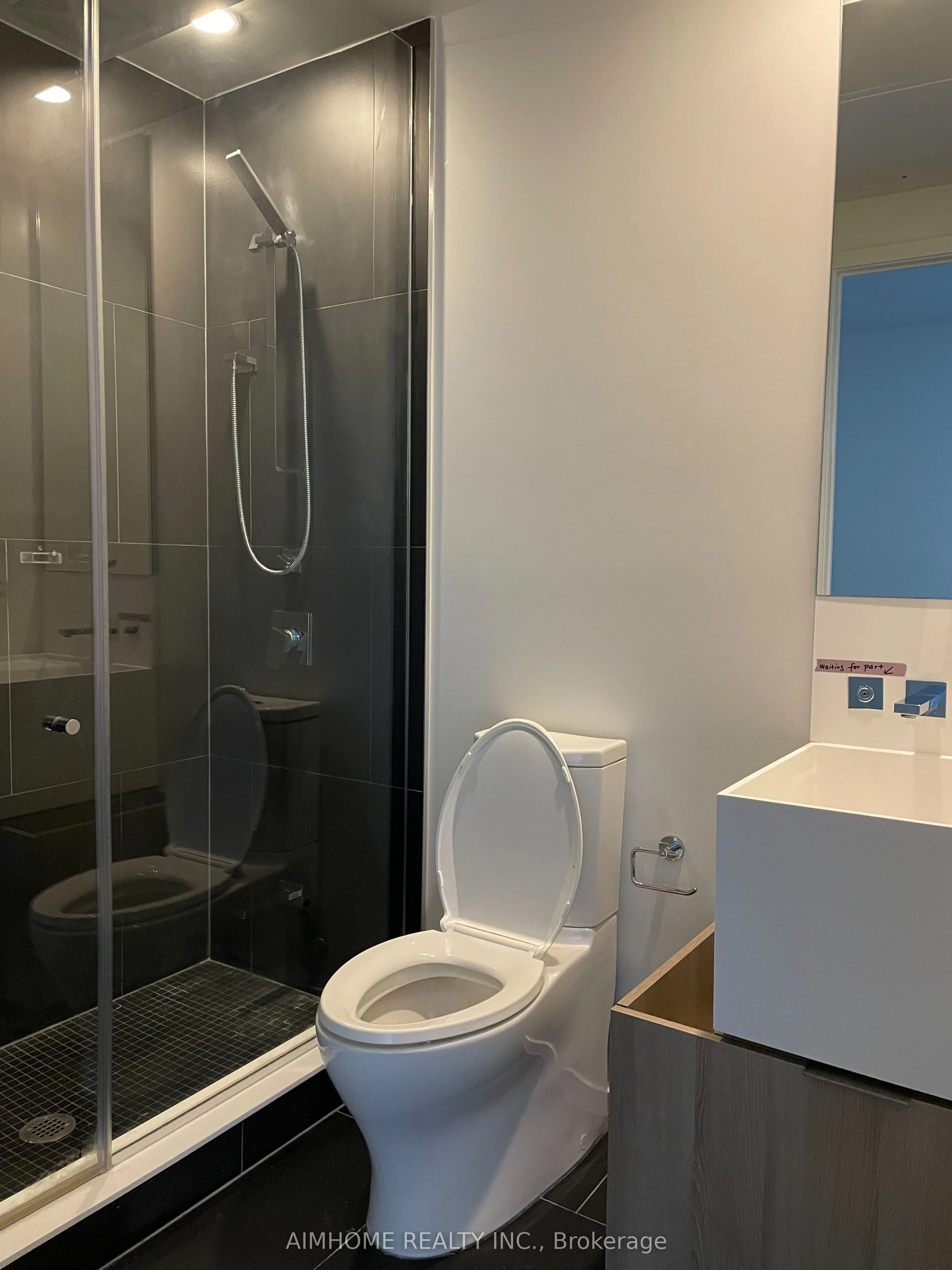1 Bloor Street E, #1109