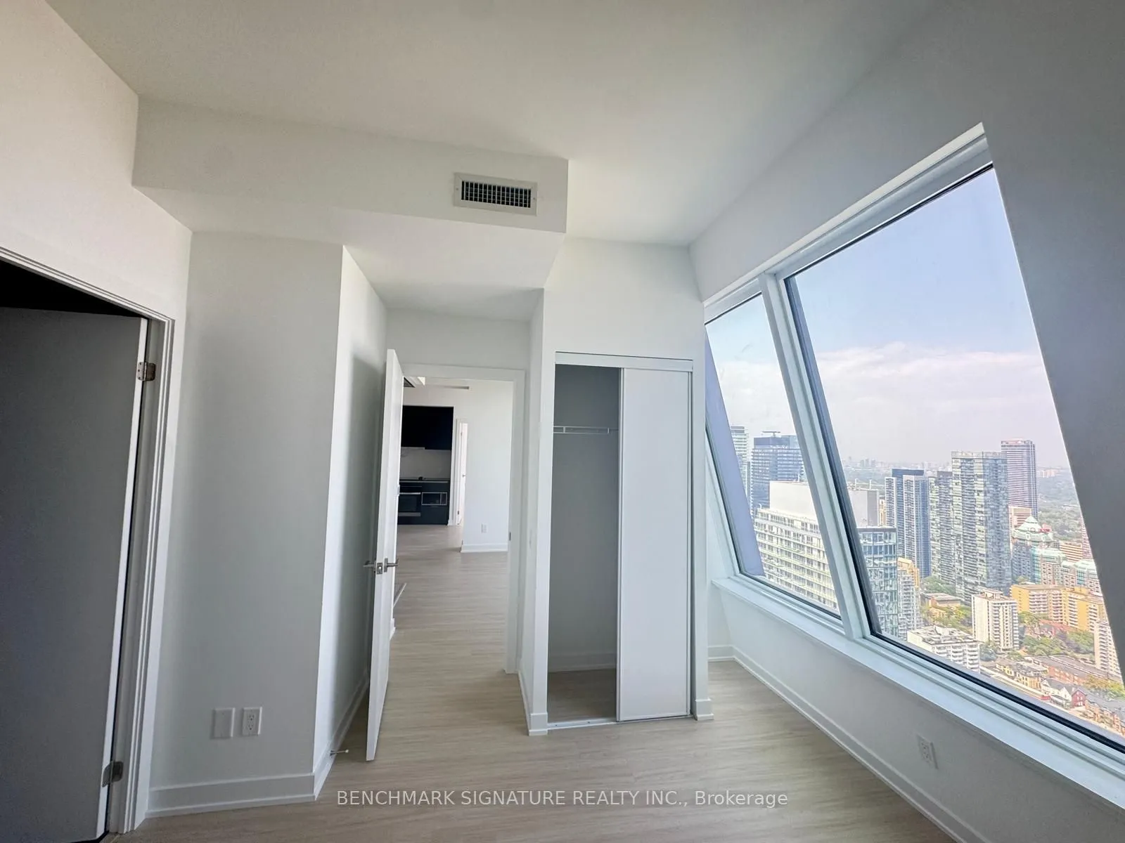 8 Wellesley Street W, #6007