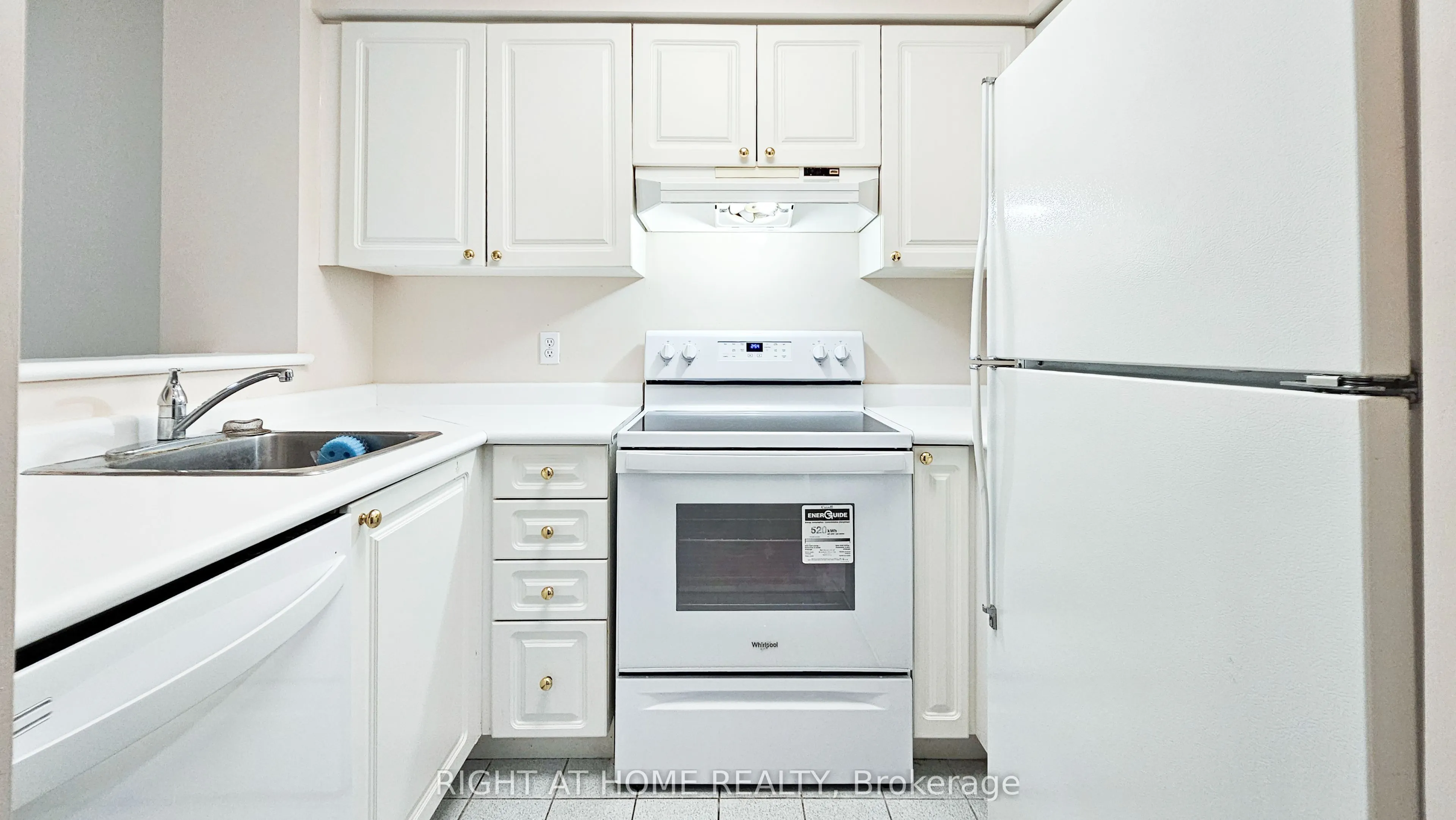 8 Pemberton Avenue, #105