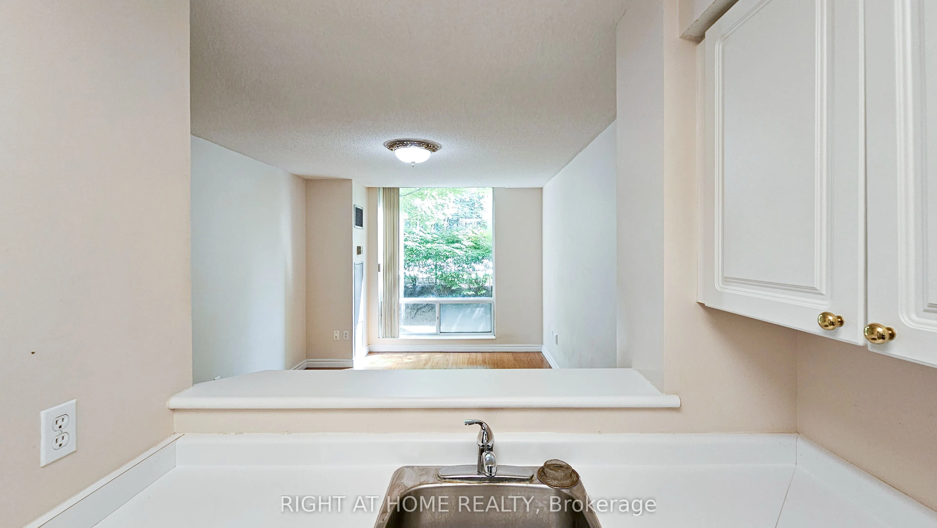 8 Pemberton Avenue, #105
