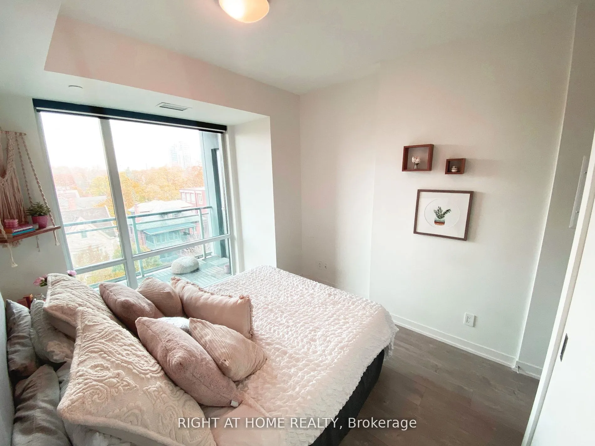 223 St Clair Avenue W, #507