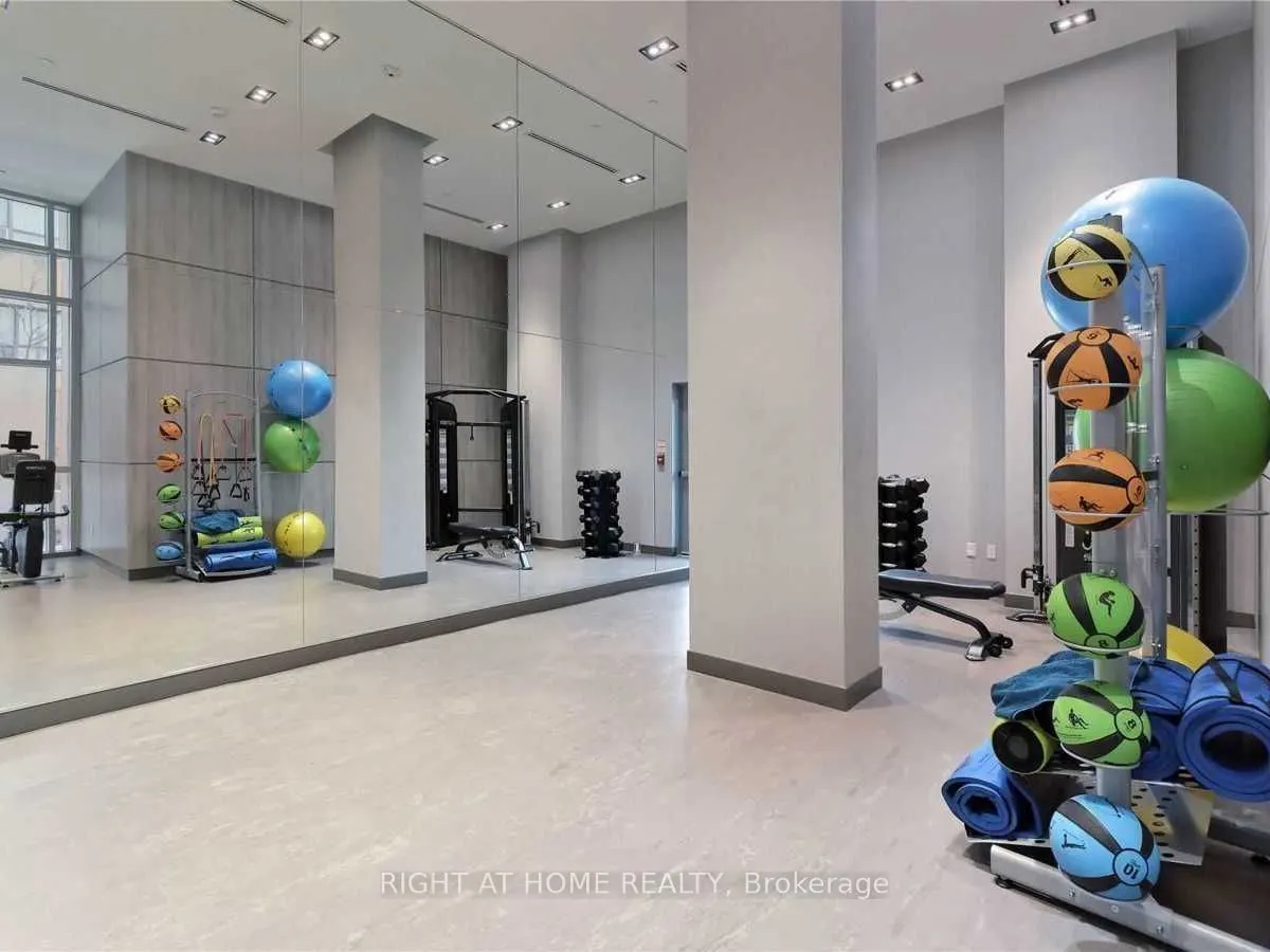 223 St Clair Avenue W, #507