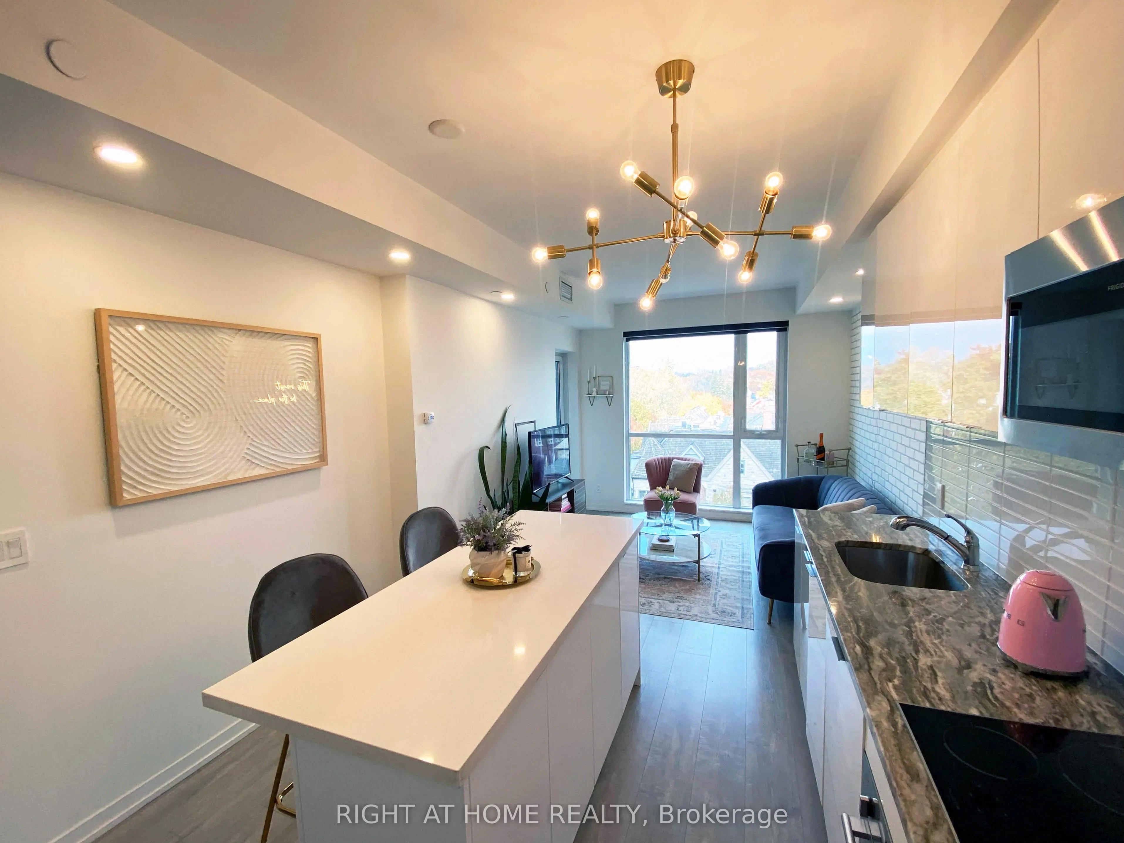 223 St Clair Avenue W, #507