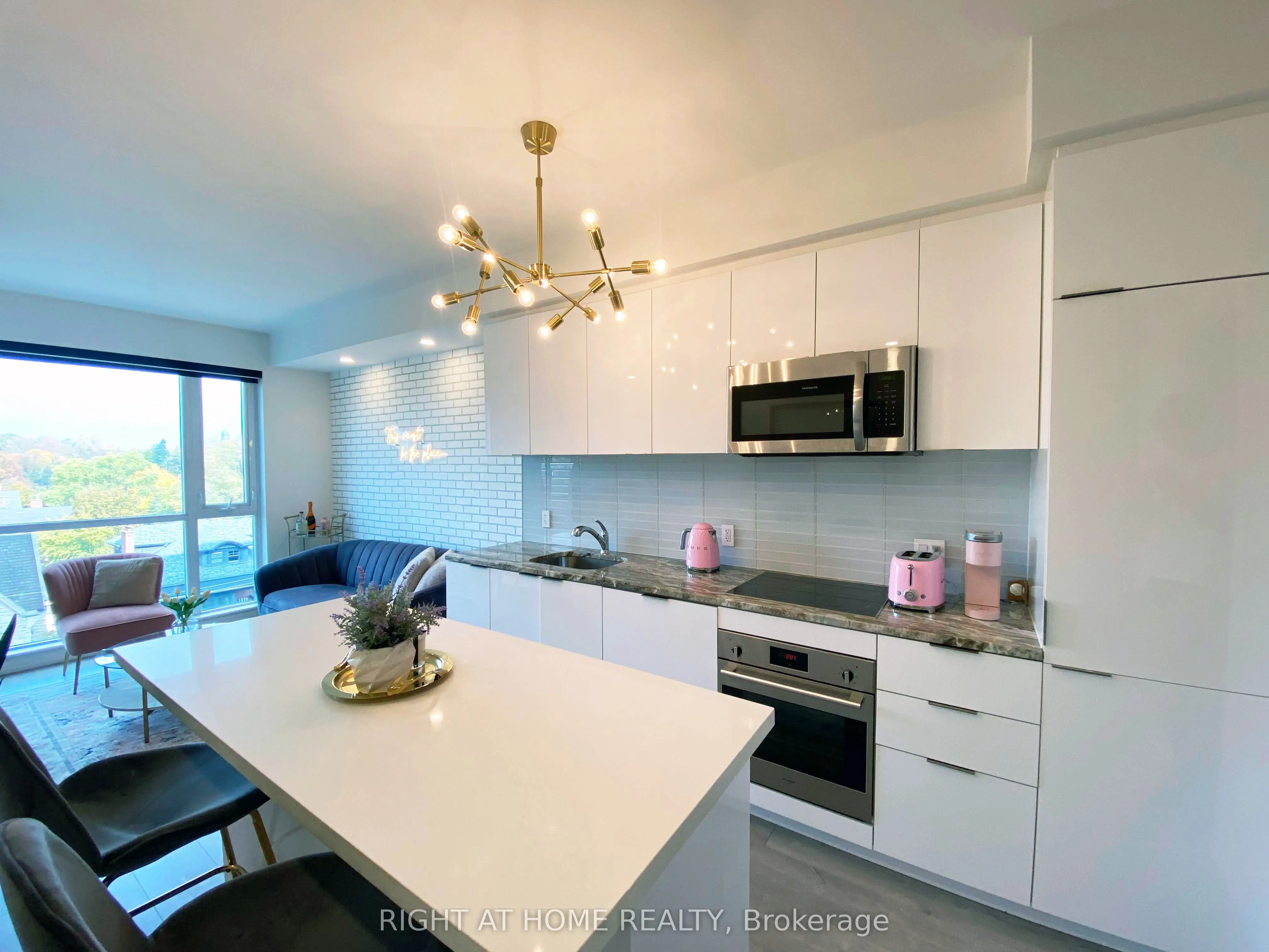 223 St Clair Avenue W, #507