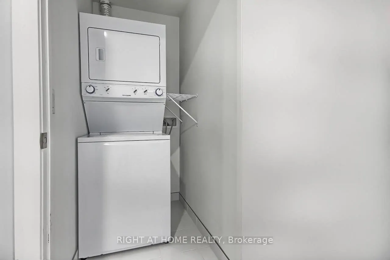 223 St Clair Avenue W, #507