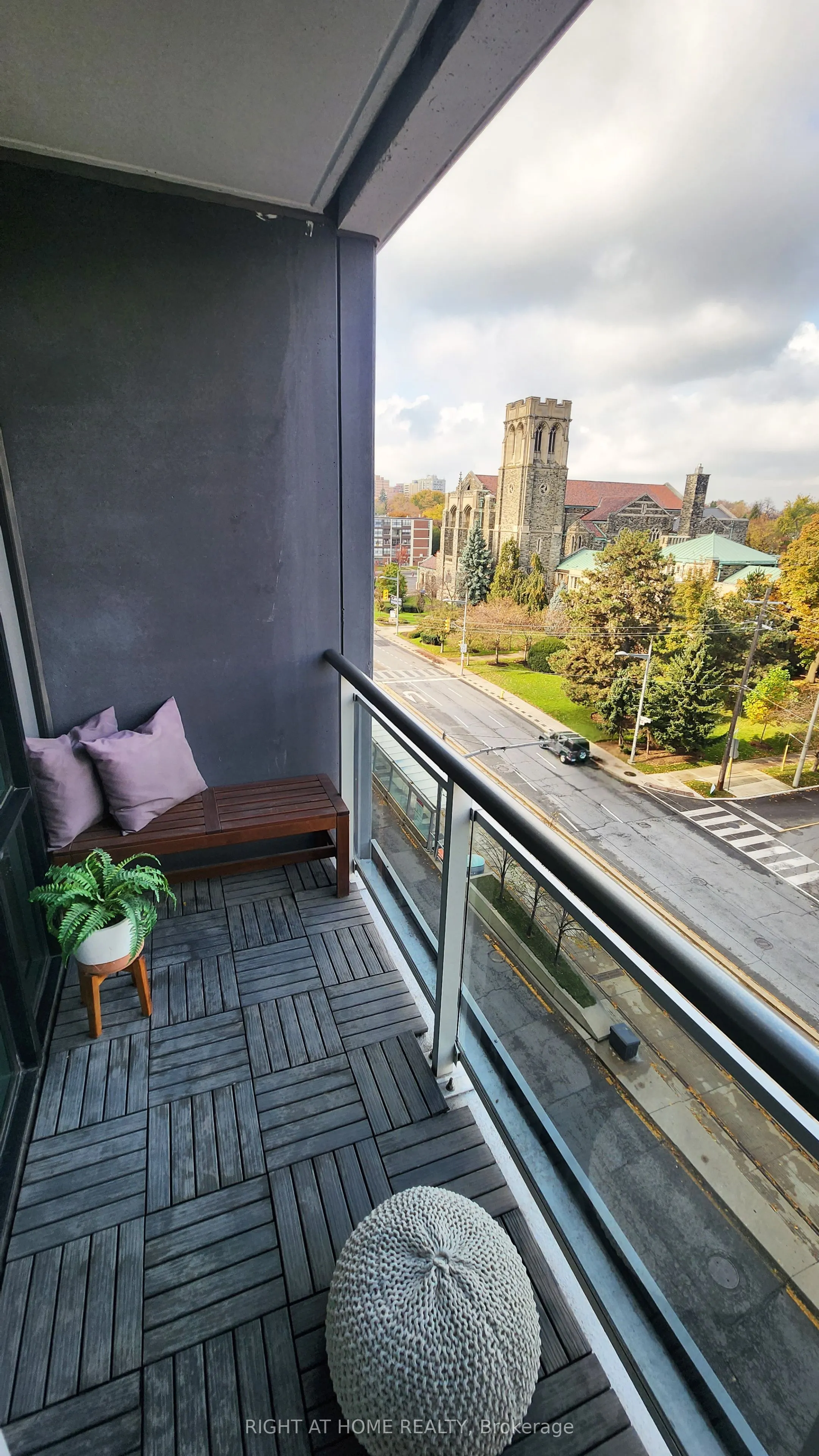 223 St Clair Avenue W, #507