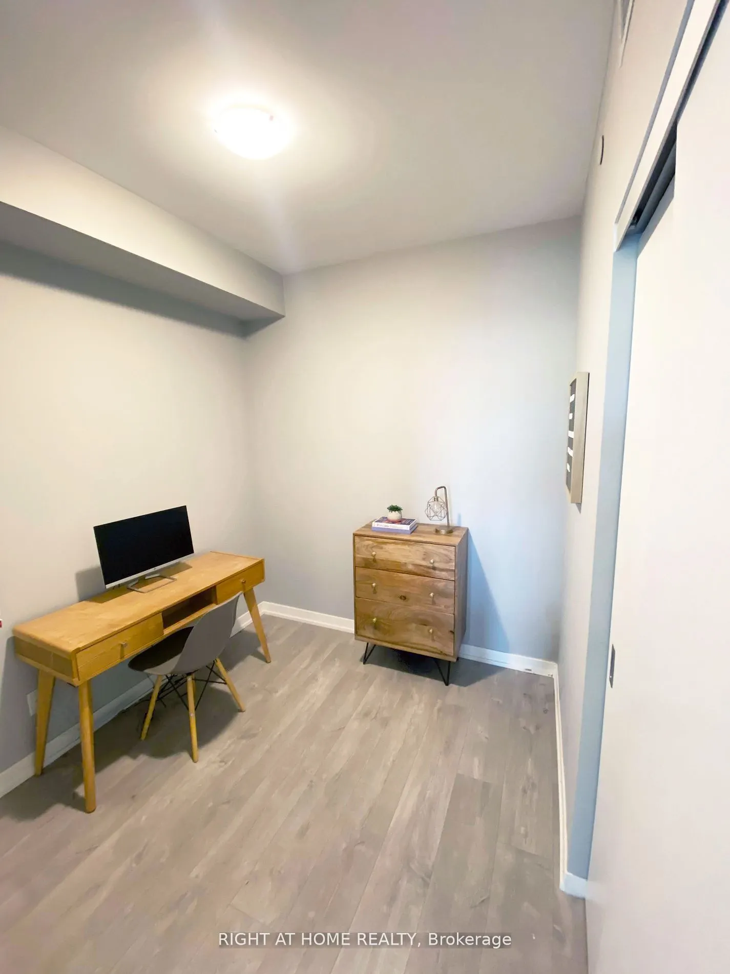 223 St Clair Avenue W, #507