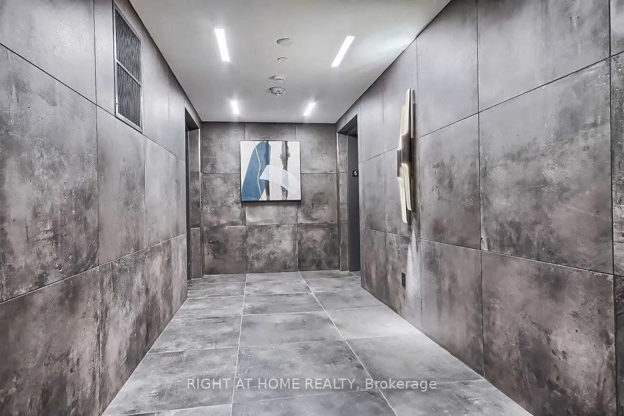 223 St Clair Avenue W, #507