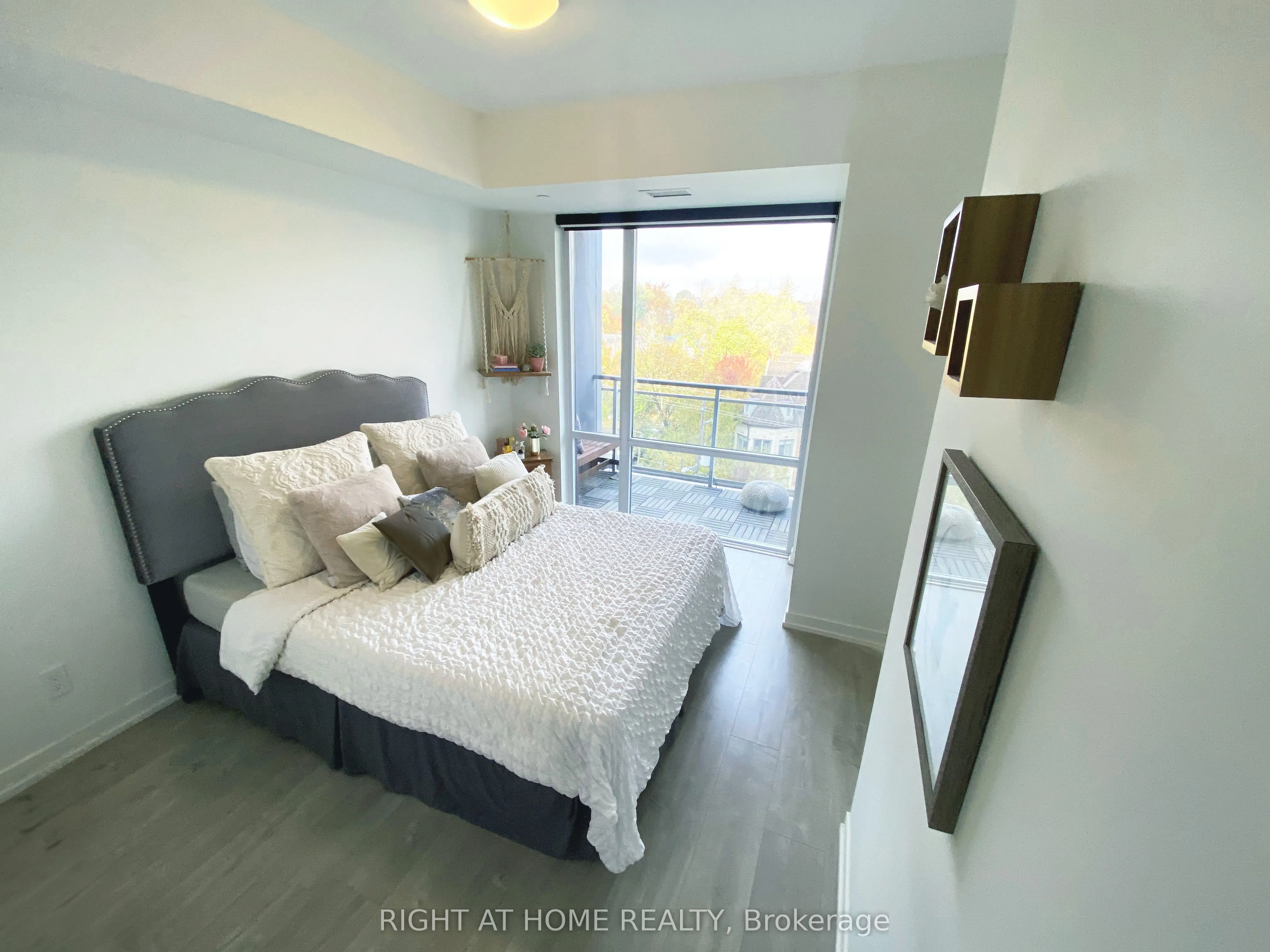 223 St Clair Avenue W, #507