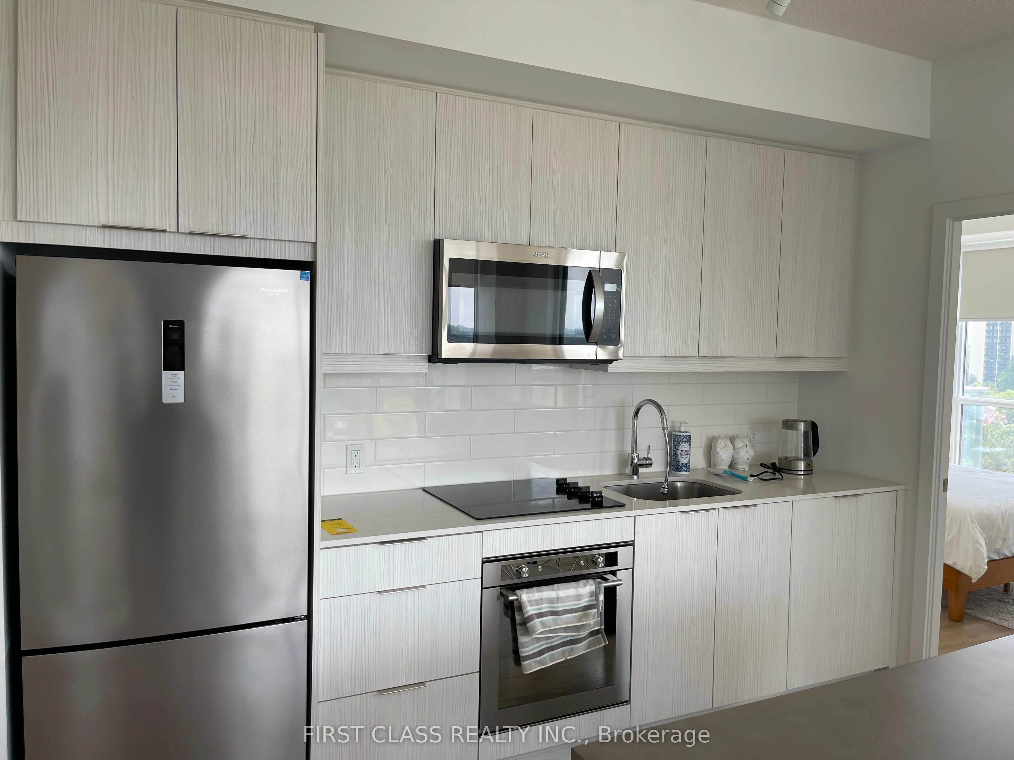 32 Forest Manor Road, #810