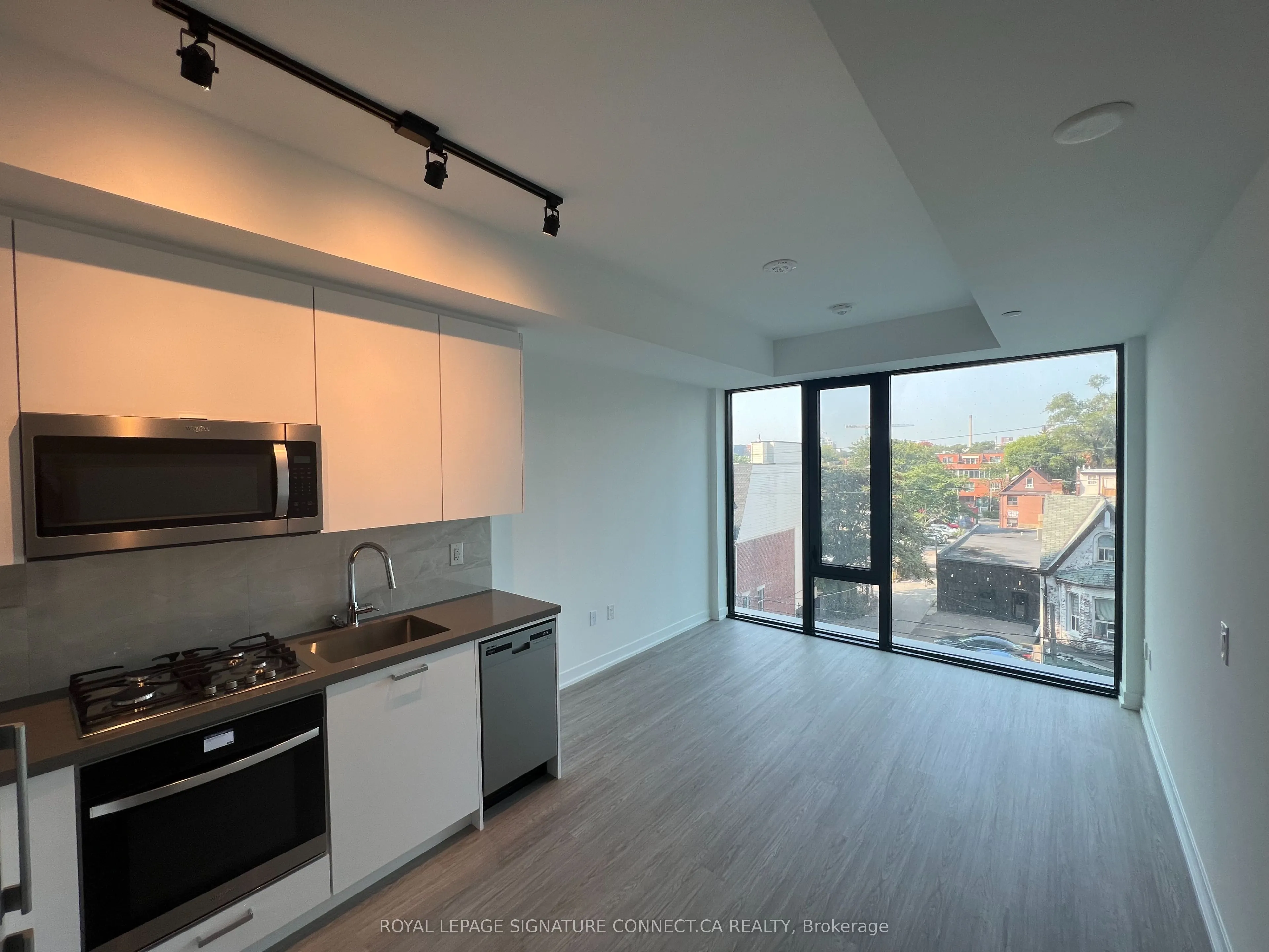 195 McCaul Street, #303