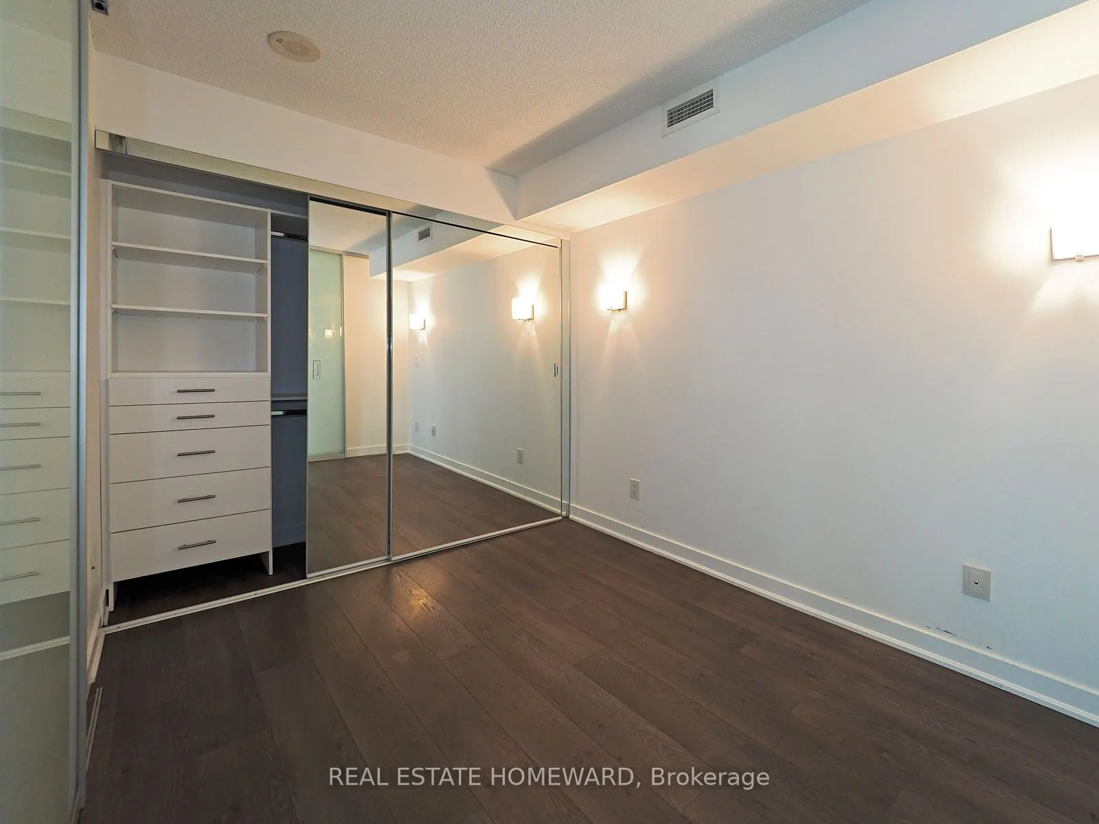 110 Charles Street E, #1111