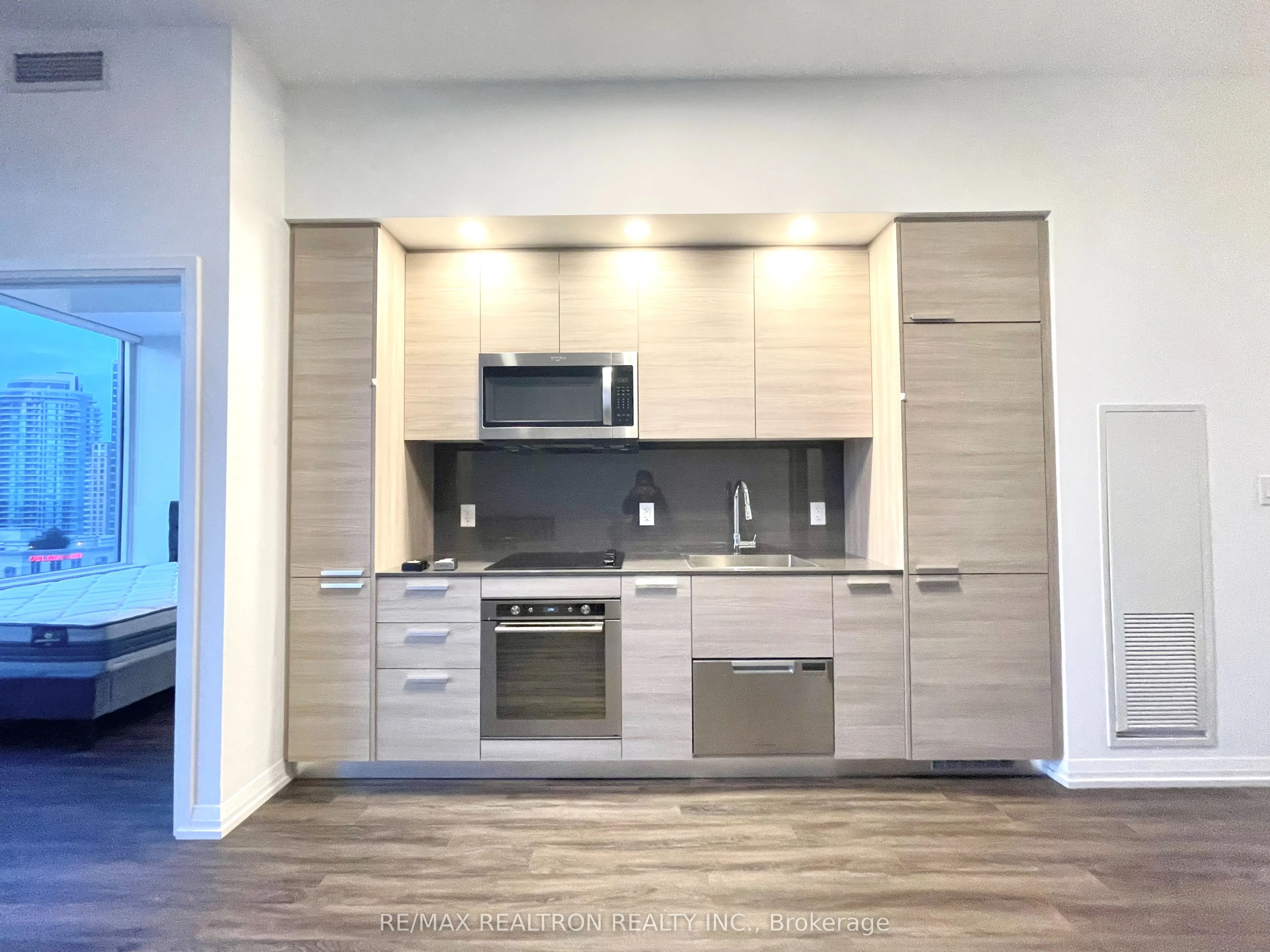 75 Canterbury Place, #1815