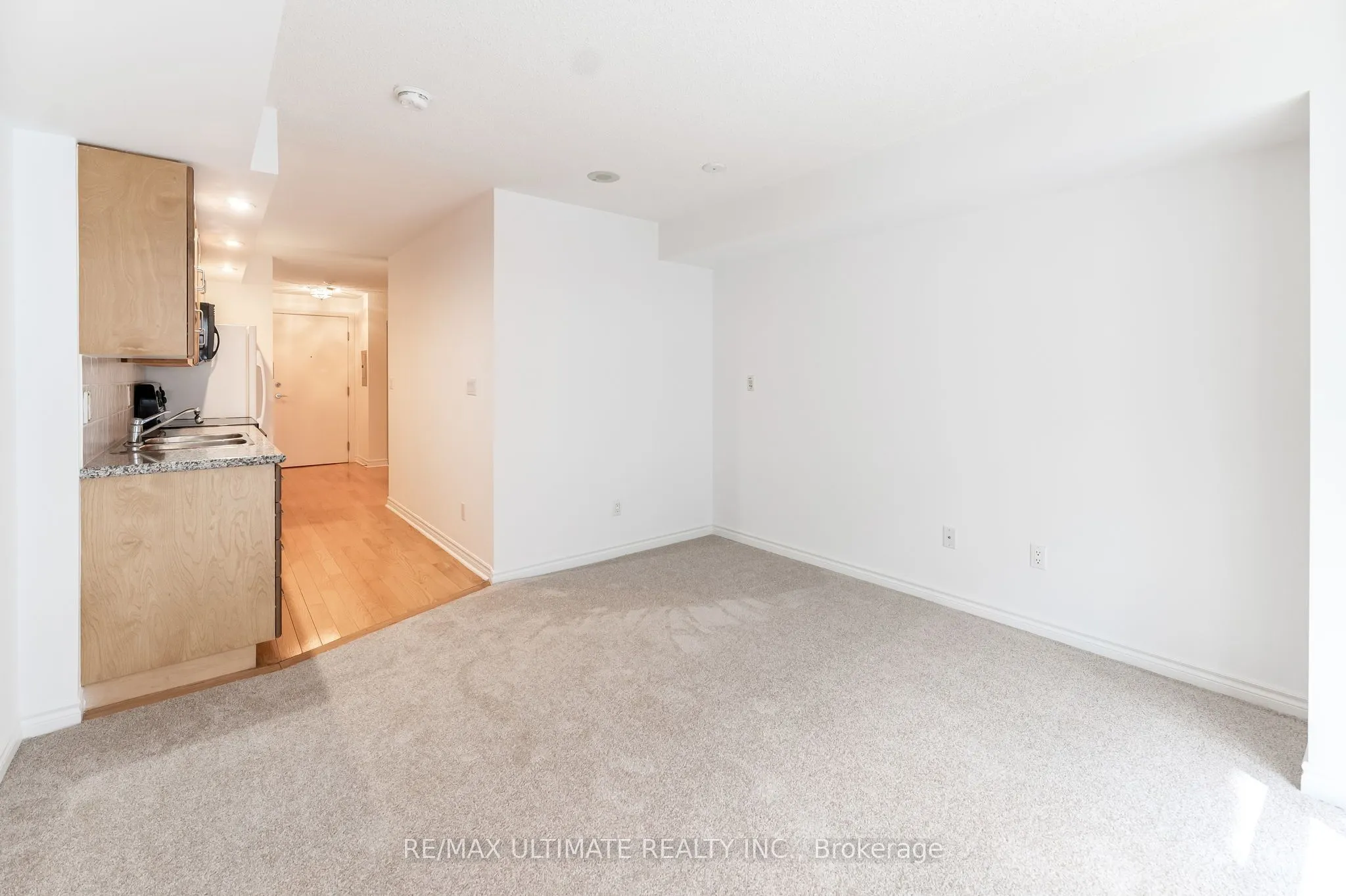270 Wellington Street W, #222