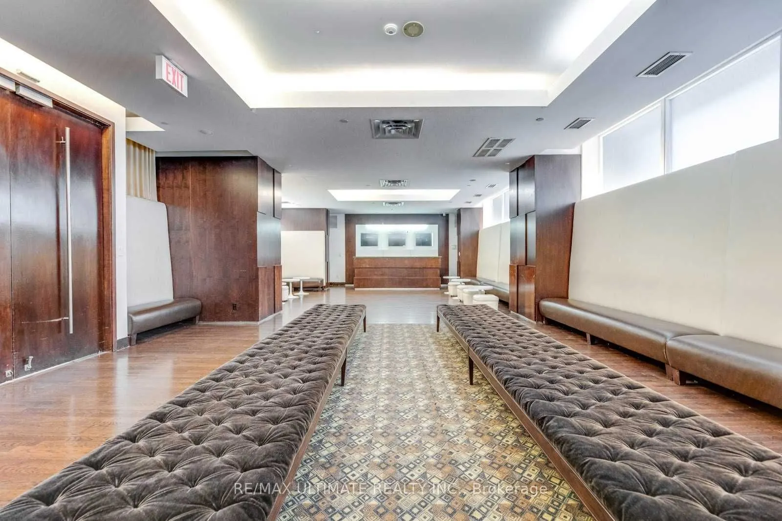 270 Wellington Street W, #222