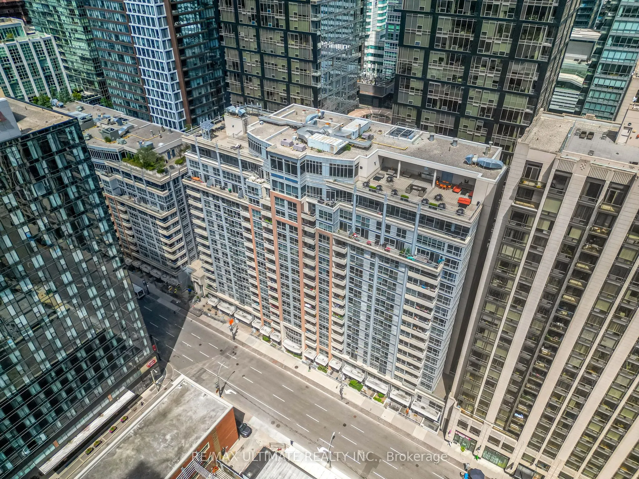 270 Wellington Street W, #222