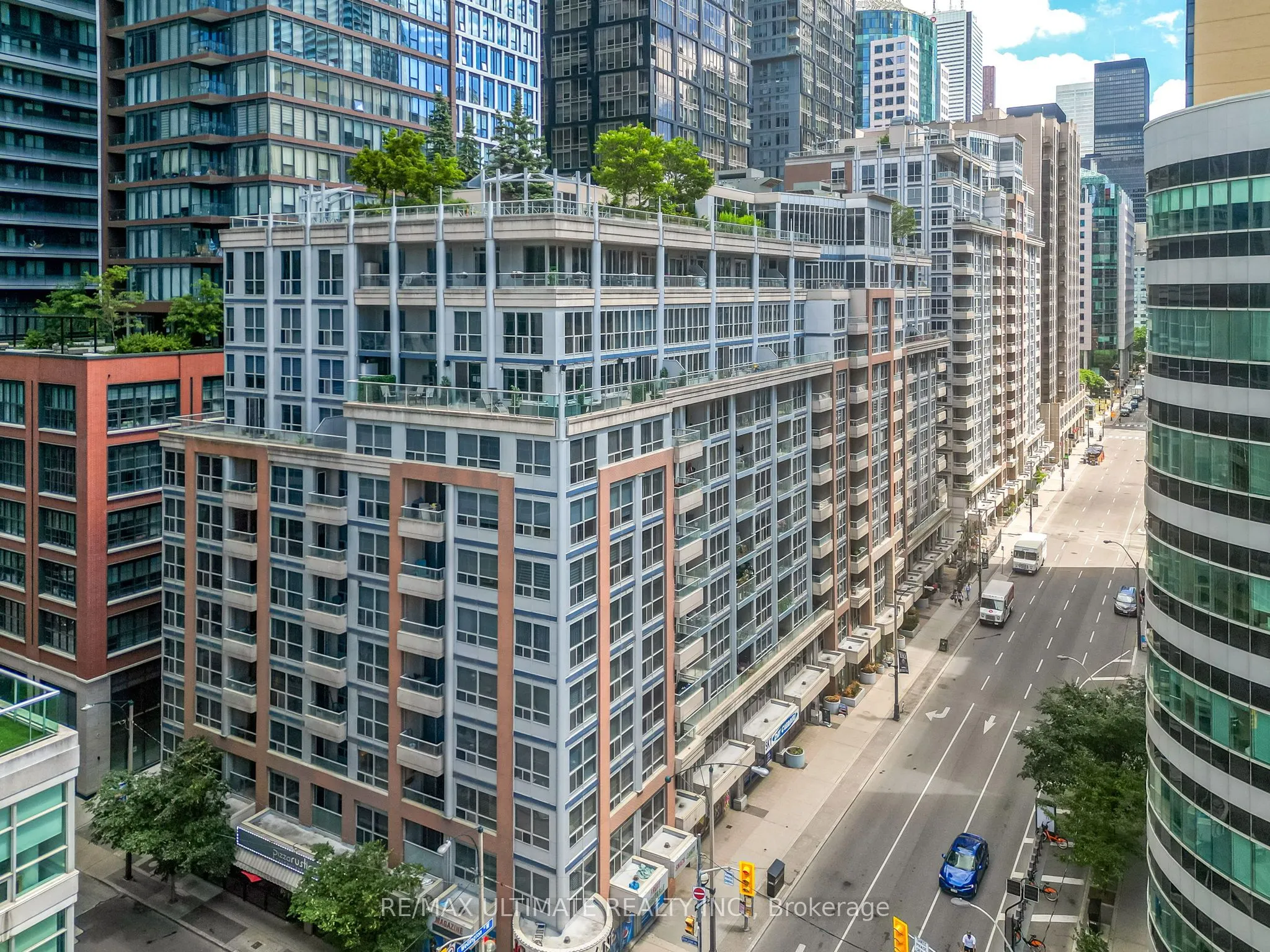 270 Wellington Street W, #222