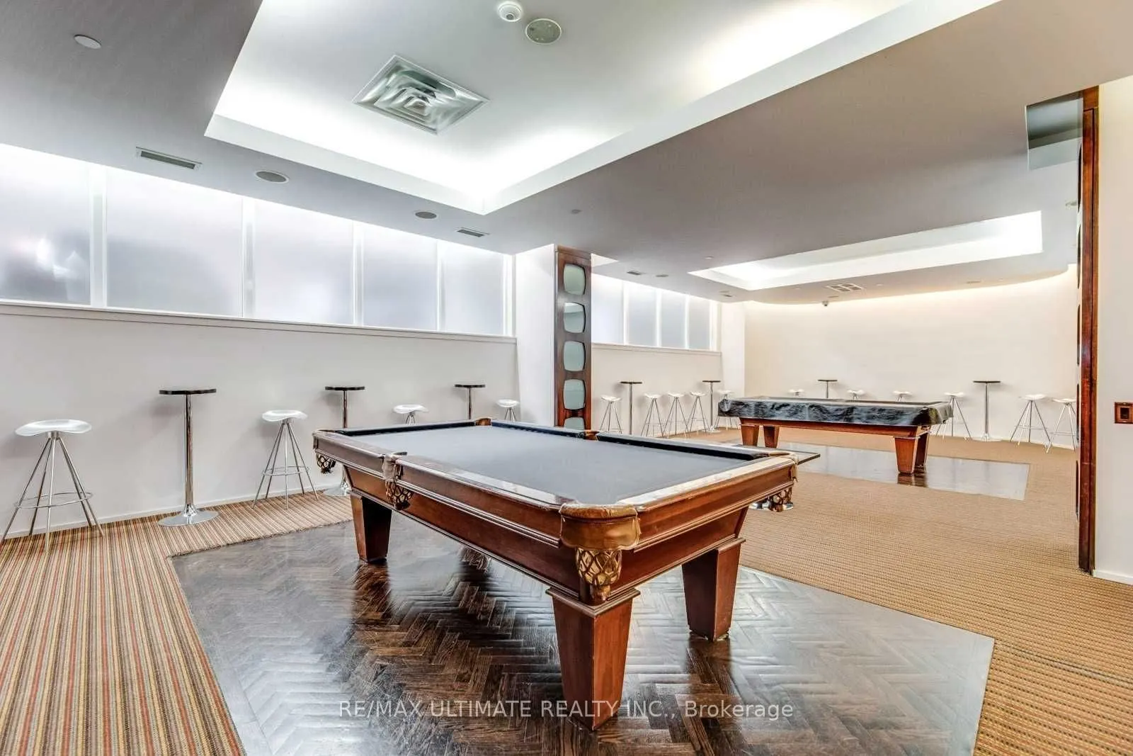 270 Wellington Street W, #222