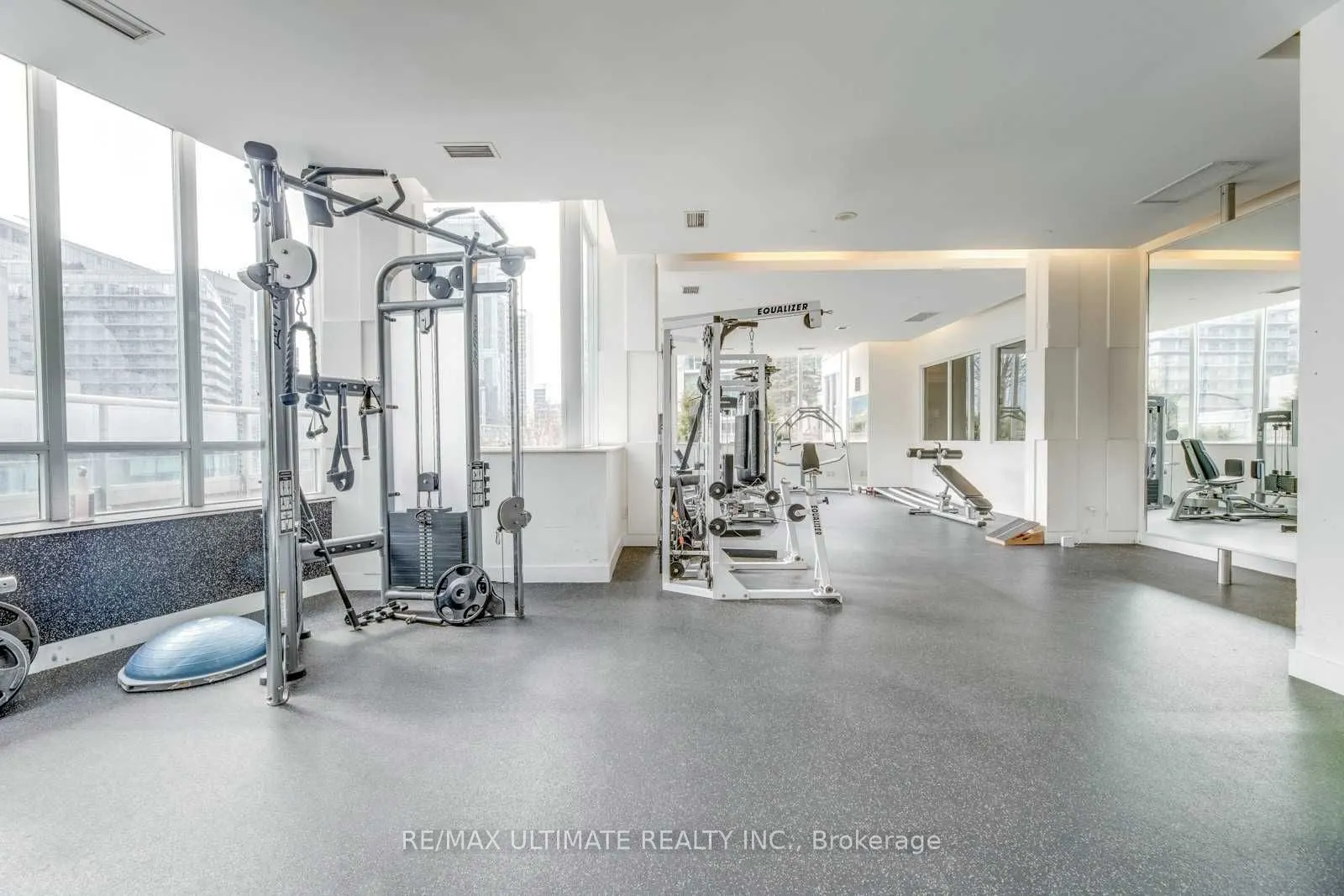 270 Wellington Street W, #222